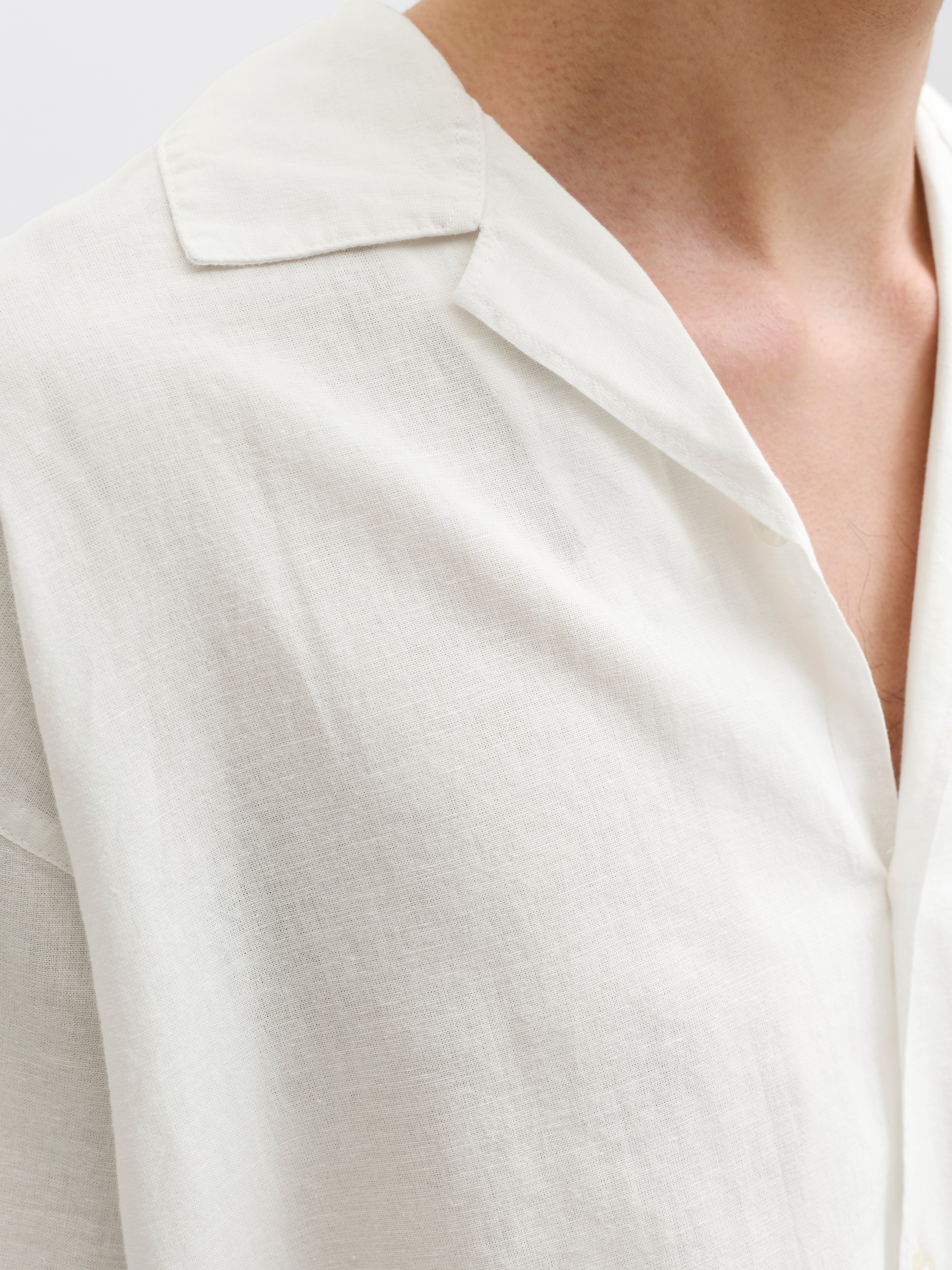 Jack & Jones Kurzarmhemd »JJEBREEZE LINEN BLEND RESORT SHIRT SS SN« mit Knopfleiste