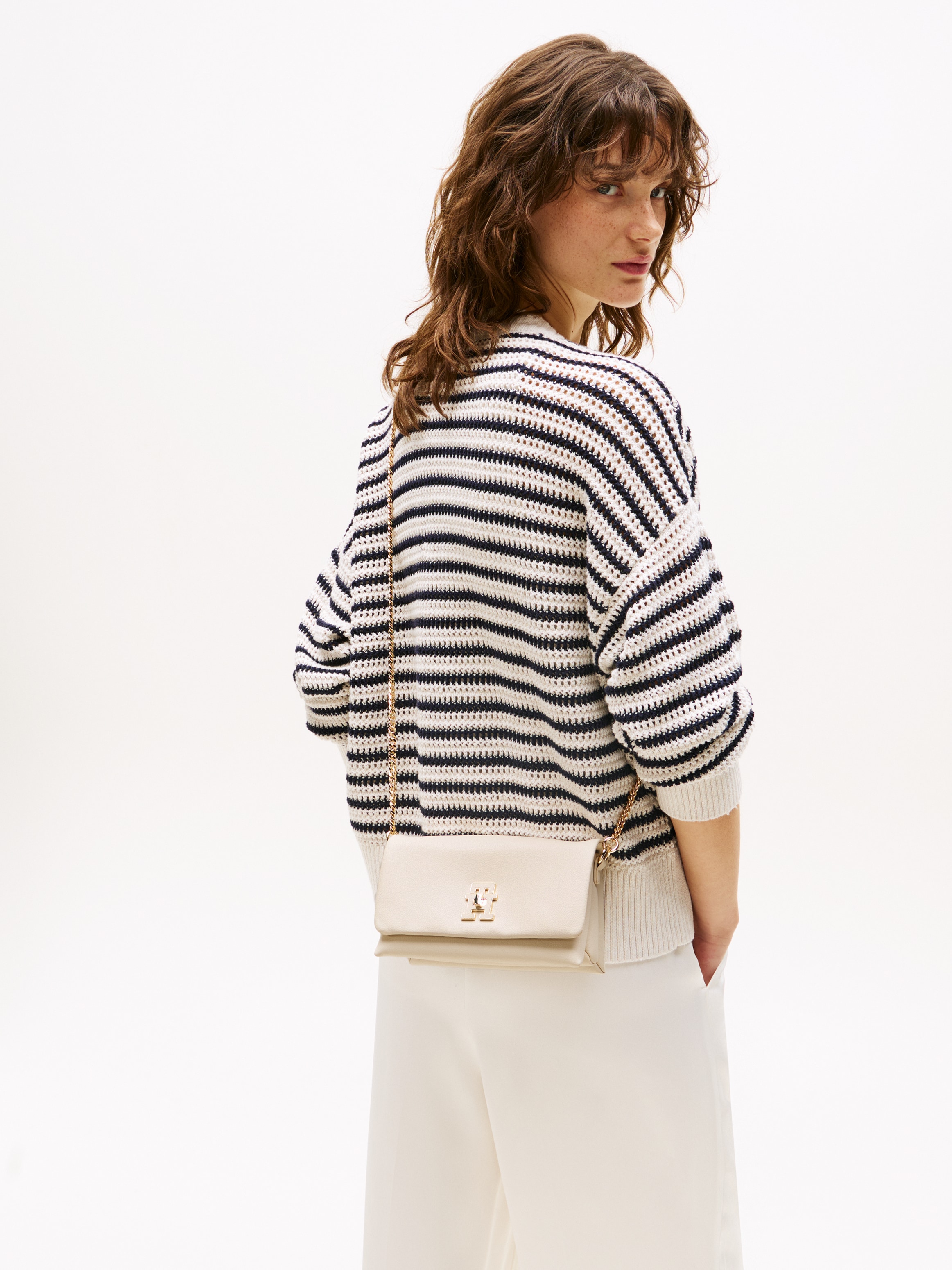 Tommy Hilfiger Umhängetasche »TH MODERN MINI CROSSOVER«, Damen Minibag, Crossbag, Clutch mit edlem TH-Logoemblem