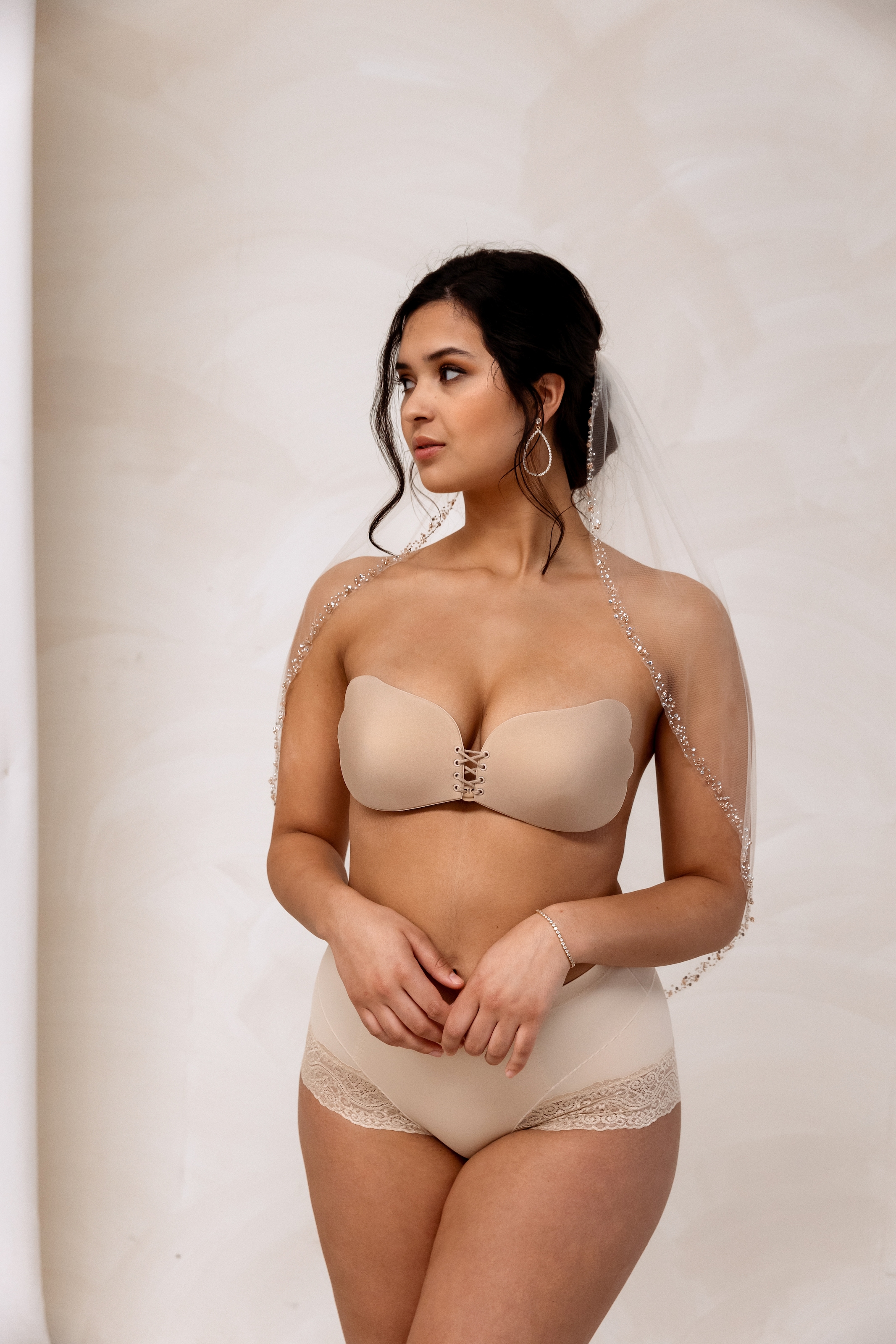 MAGIC Bodyfashion Klebe-BH »Va-Va-Voom Bra« vorn mit Schnürung