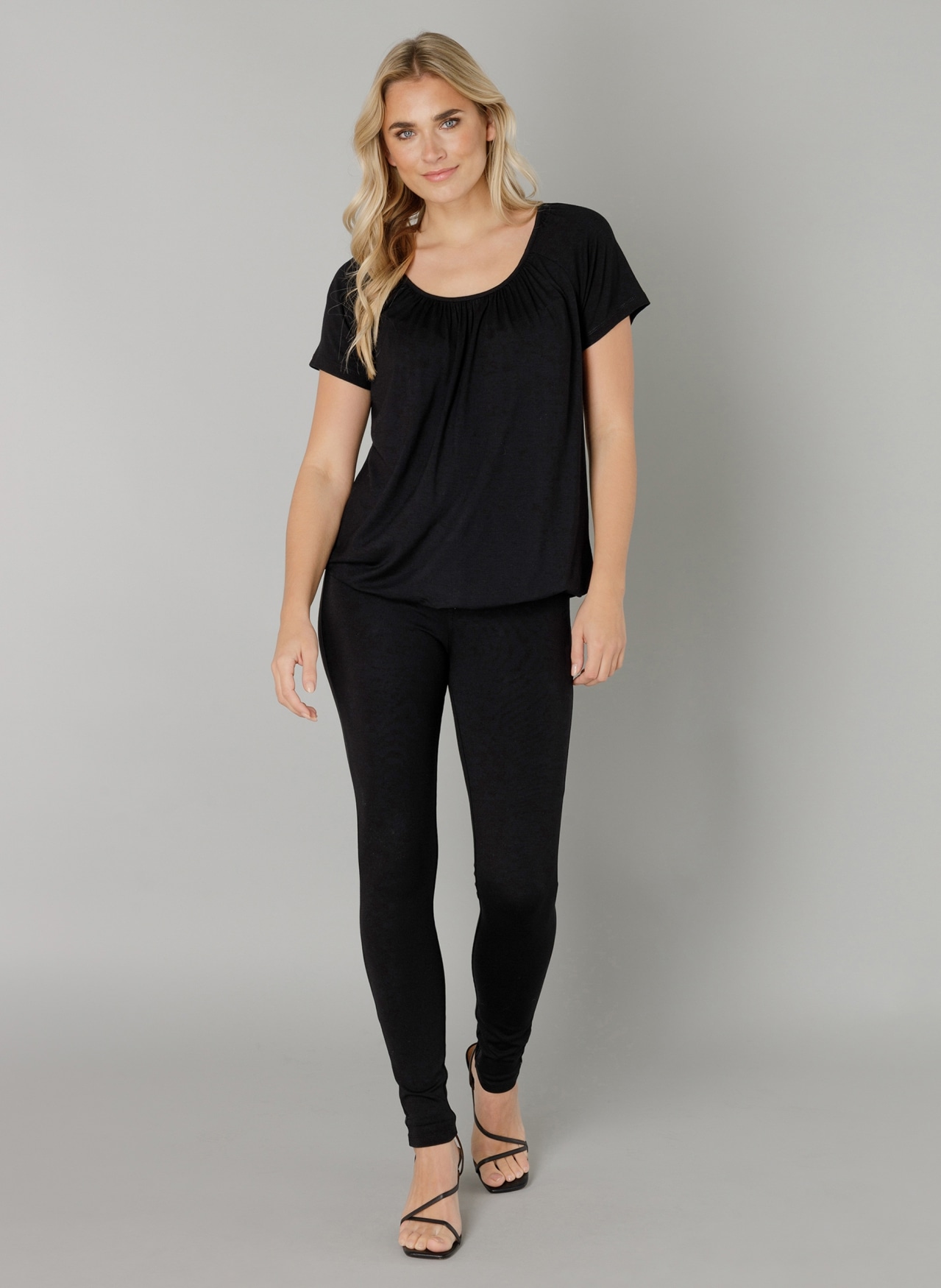 Base Level T-Shirt »Yona«, mit Raffung am Rundhalsausschnitt