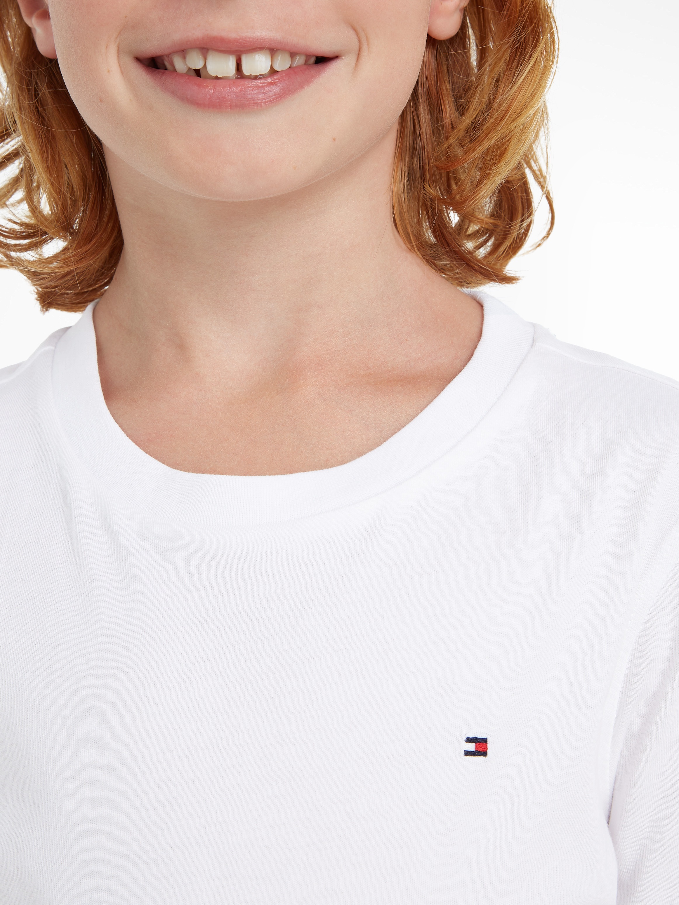 Tommy Hilfiger Rundhalsshirt »BOYS BASIC CN KNIT S/S«, mit Tommy Hilfiger Logo-Flag