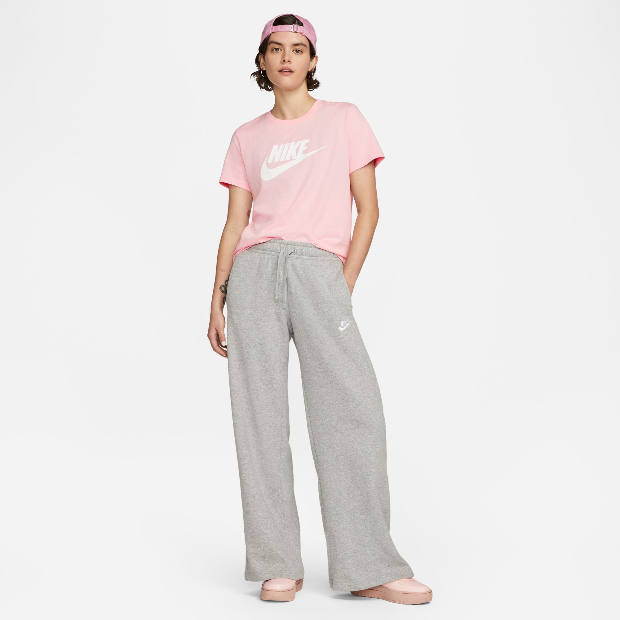 Nike Sportswear T-Shirt »ESSENTIALS WOMEN'S LOGO T-SHIRT«, Basic Damen T-Shirt mit Logo