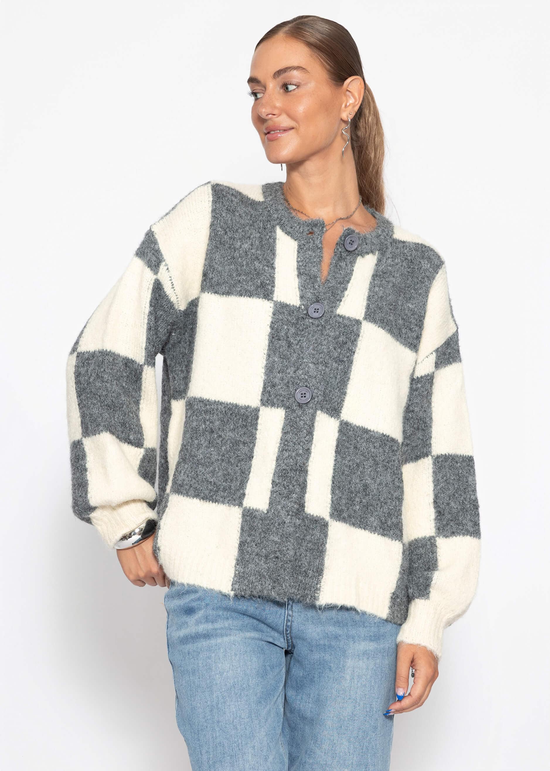 SASSYCLASSY Cardigan »Cardigan im Karomuster« Moderne Strickjacke geometrische Formen in Grau
