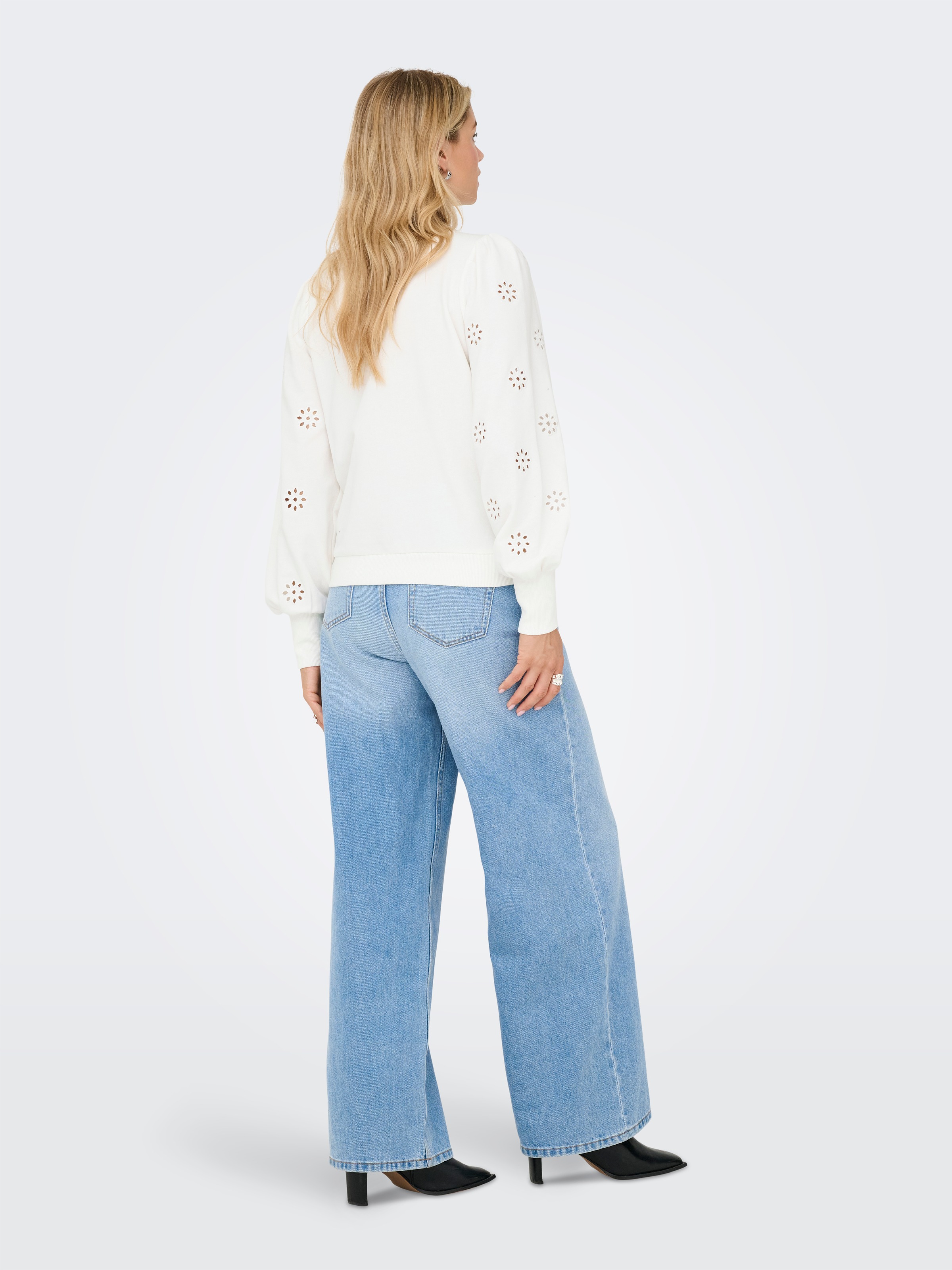 ONLY Sweatshirt »ONLFEMME L/S PUFF EMBROIDERY UB SWT«, mit Puffärmeln mit wunderschöner Lochstickerei
