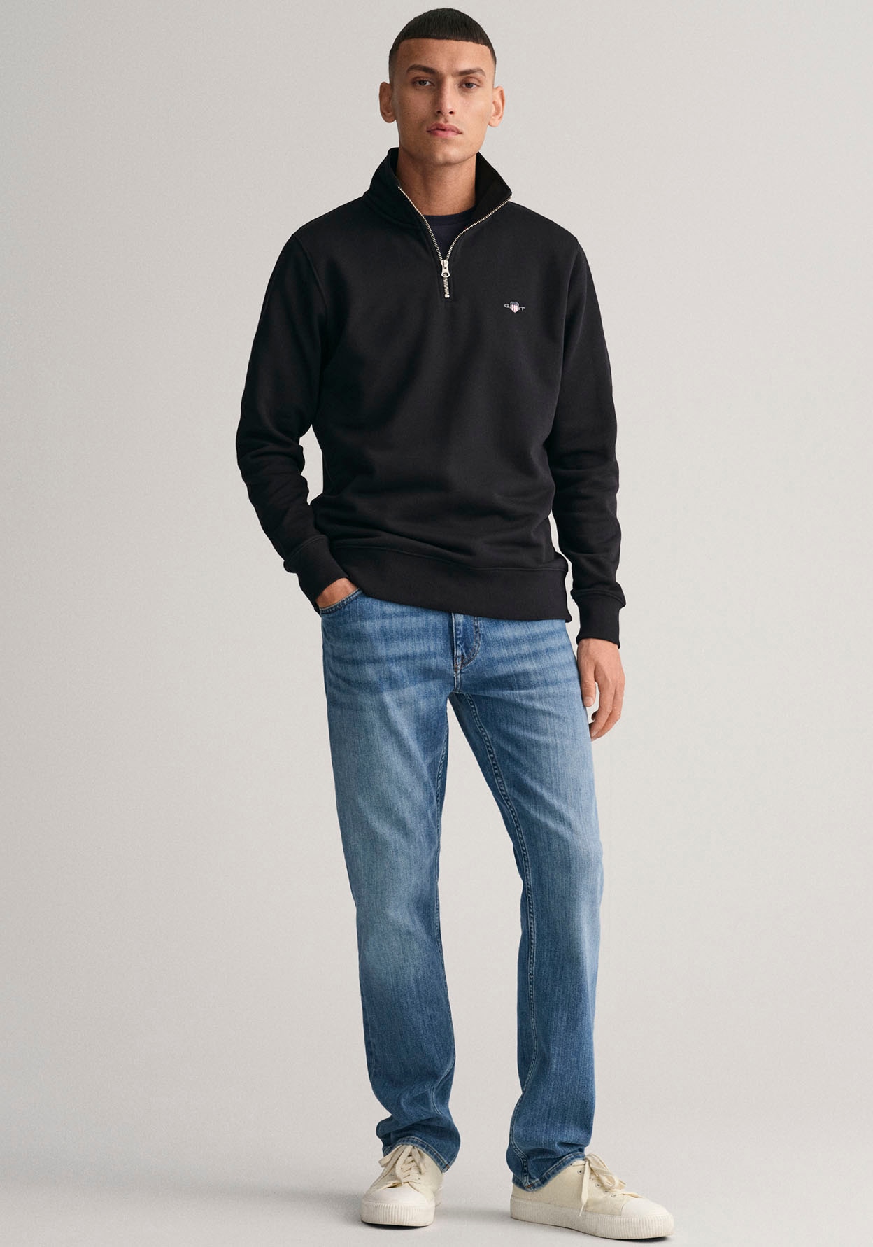 Gant Sweatshirt »REG SHIELD HALF ZIP SWEAT«, mit Logostickerei auf der Brust