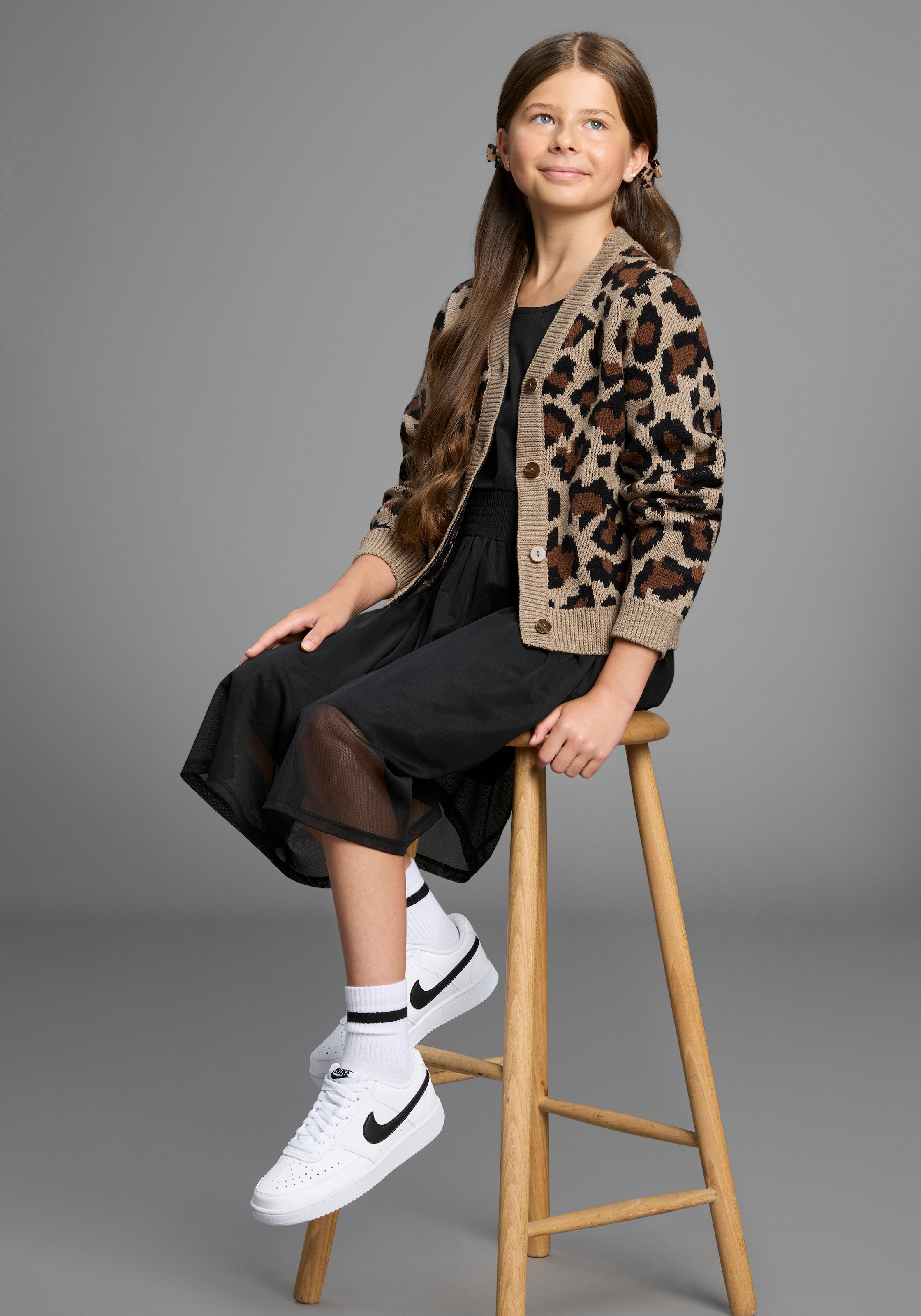KIDSWORLD Strickjacke »Strickjacke mit Leo-Muster«, Strickjacke in Leo-Optik