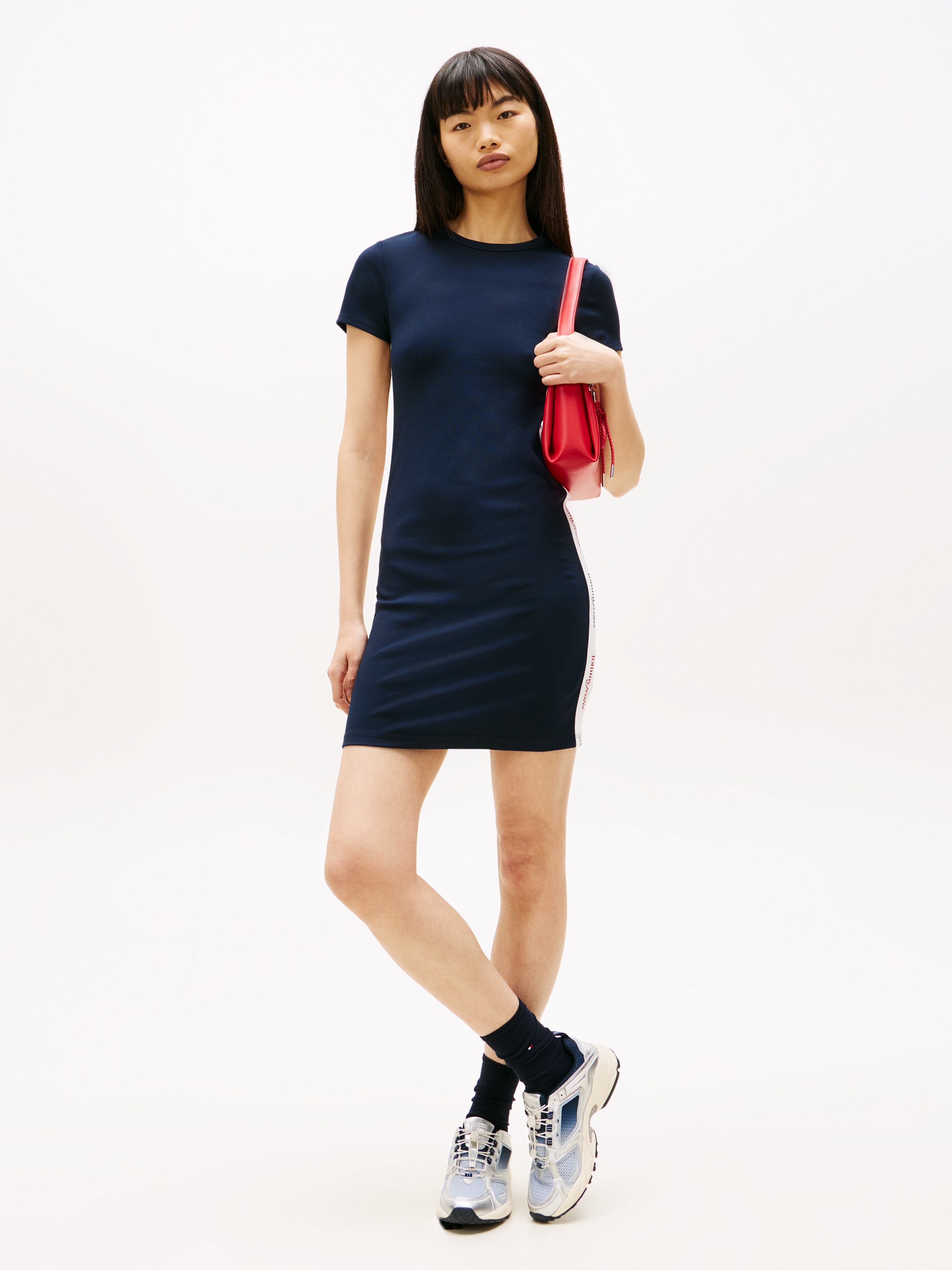 Tommy Jeans Jerseykleid »TJW BODYCON TAPE DRESS« mit seinem klassischen, schlichten Design