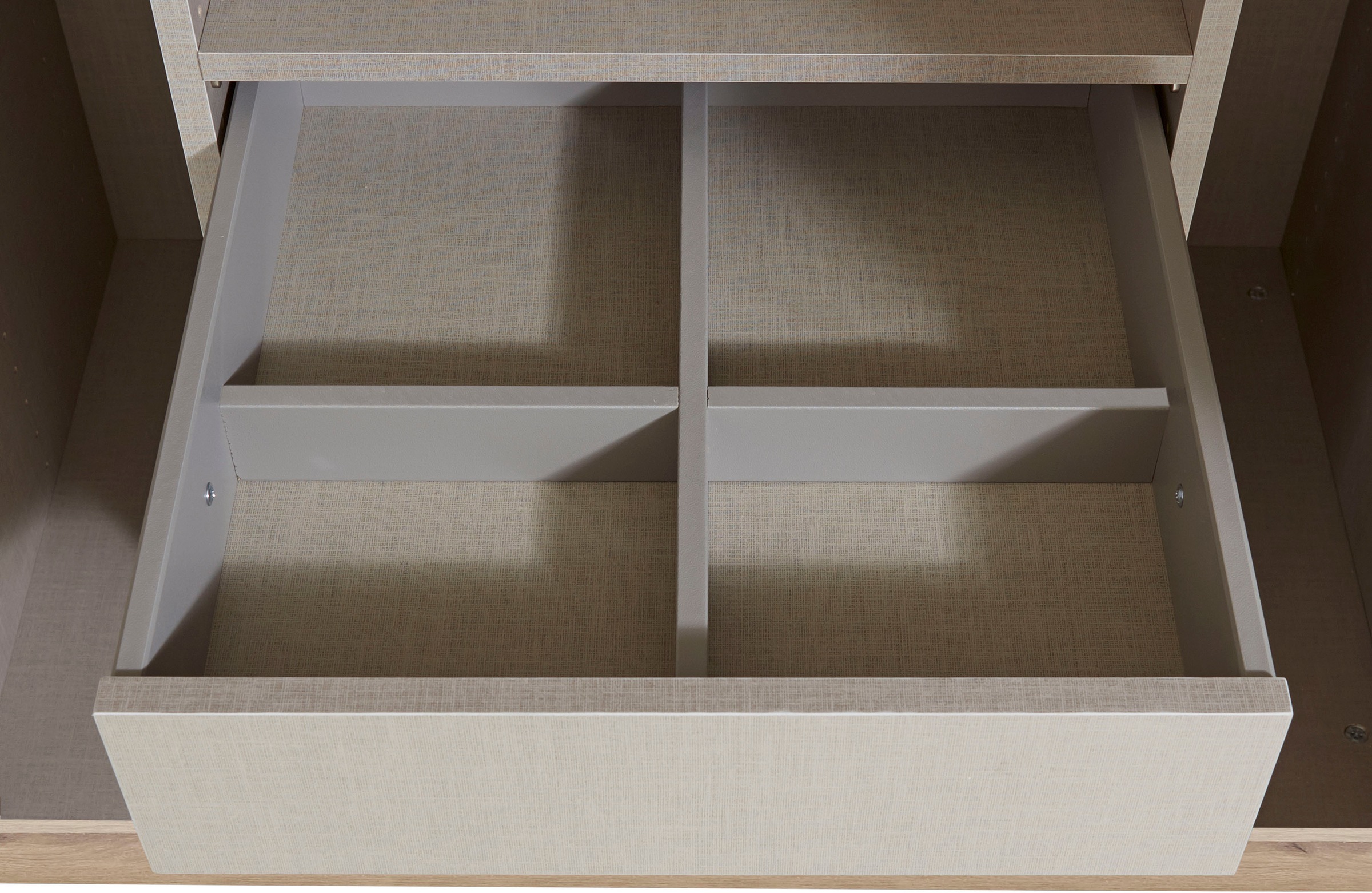 rauch Drehtürenschrank »Kleiderschrank Schrank Garderobe TOPSELLER OTELI inkl. Inneneinteilung«, (erhältlich in Breiten 91-360 cm, ab Breite 136cm inkl. Innenschubladen), mit zusätzlichen Einlegeböden, optional mit Spiegel MADE IN GERMANY