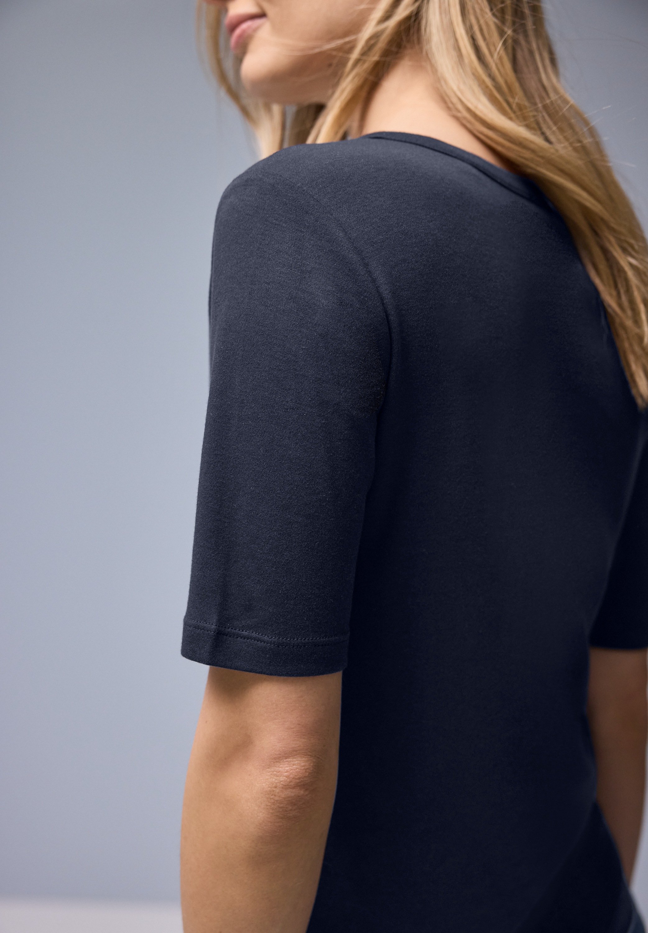 STREET ONE Rundhalsshirt mit lässigem Splitneck - Halbarm