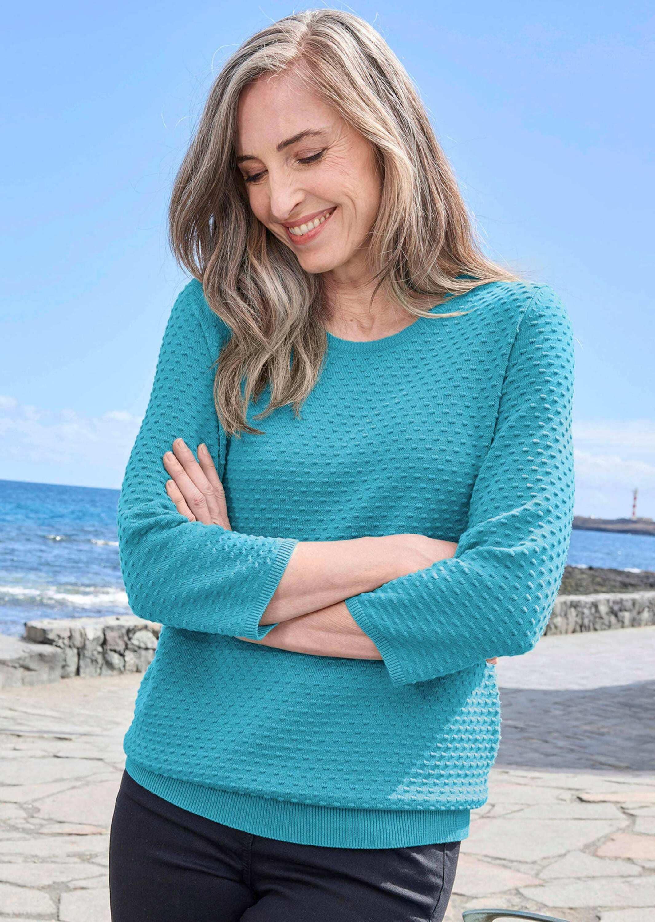 GOLDNER Rundhalspullover »Kurzgröße Strickpullover mit Pünktchenmuster«
