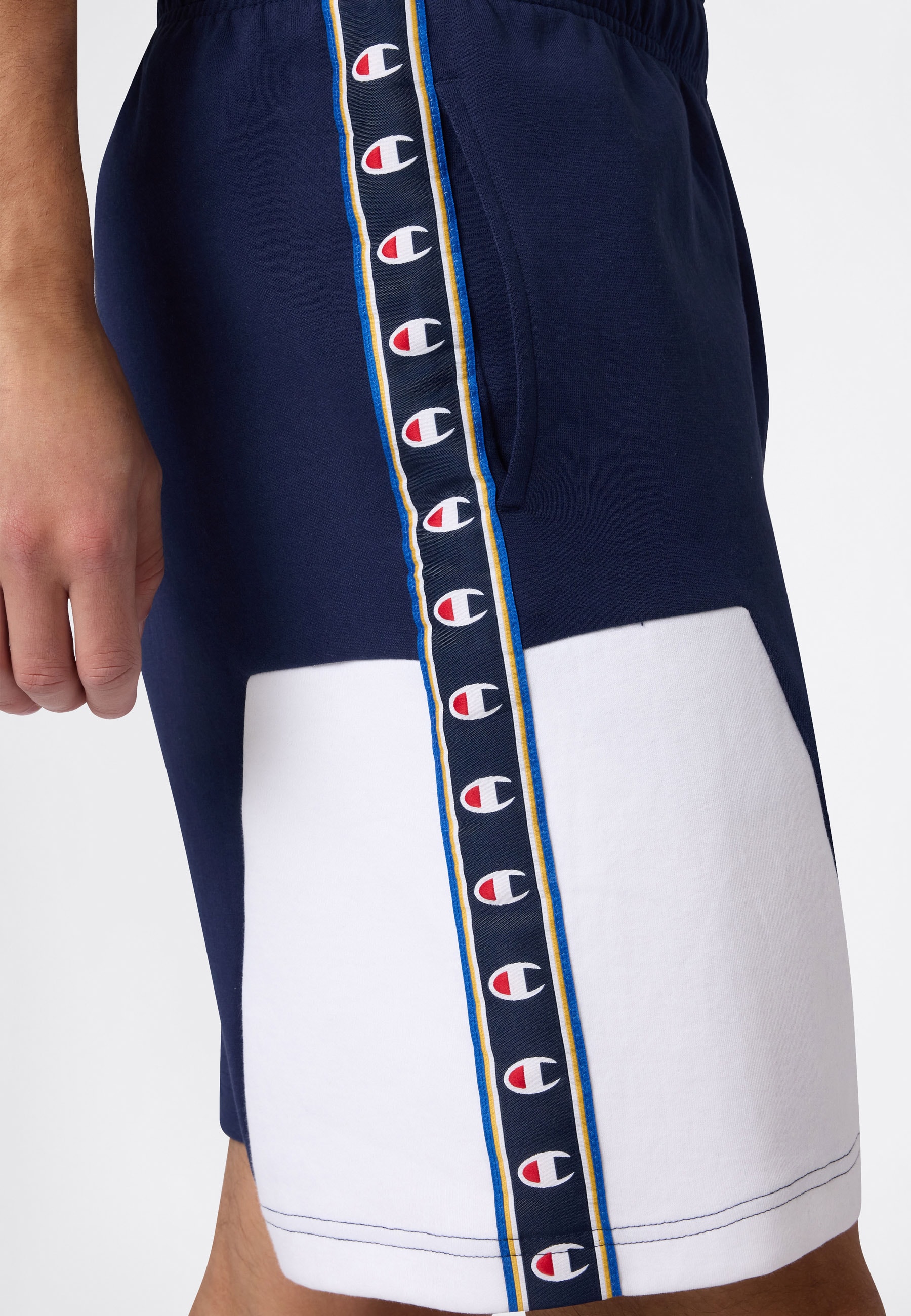 Champion Sweatshorts »Sports-inspired Interlock Shorts with Tape detailing«