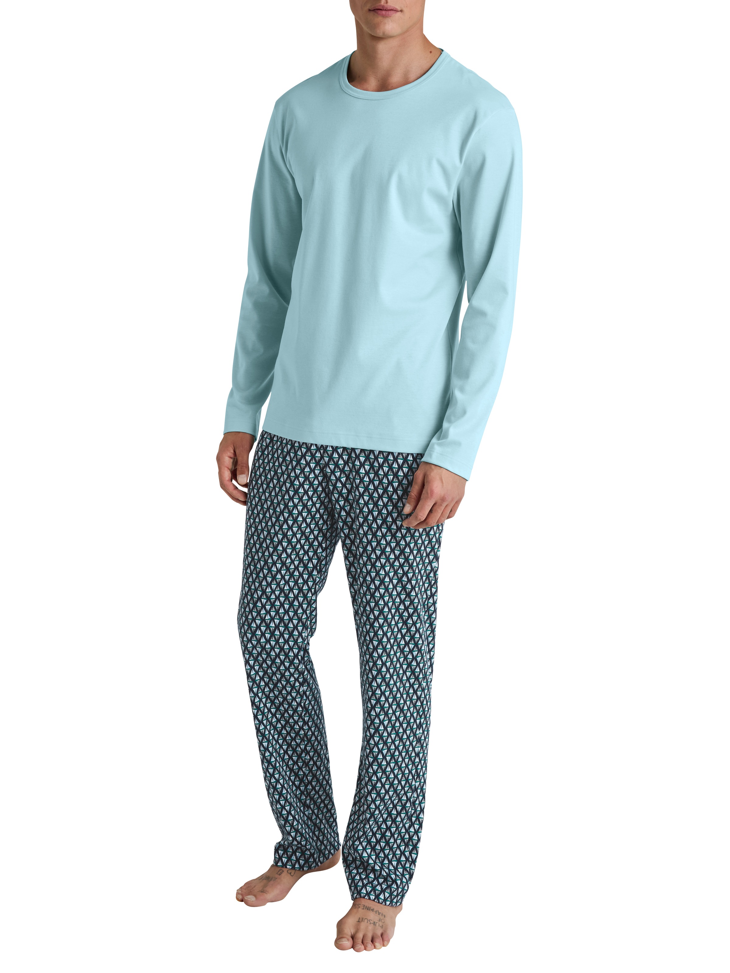CALIDA Schlafanzug »Relax Streamline 2«, (2 tlg.), Langarm-Shirt mit eingefasstem Rundhalsausschnitt