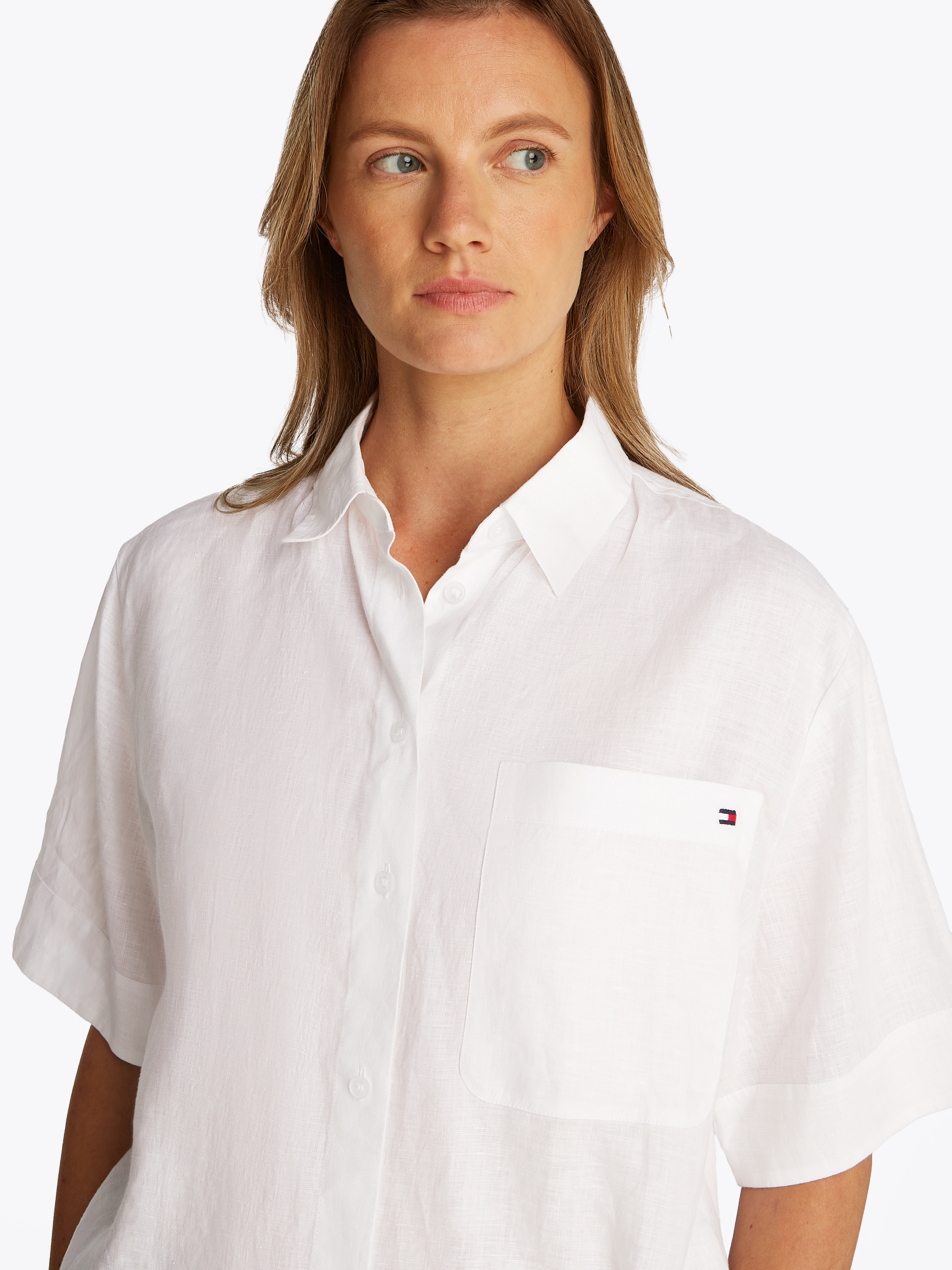 Tommy Hilfiger Kurzarmshirt »ESS LINEN RELAXED S/S SHIRT«, mit Brusttasche, Logostickerei,kühlendes Premium Leinen