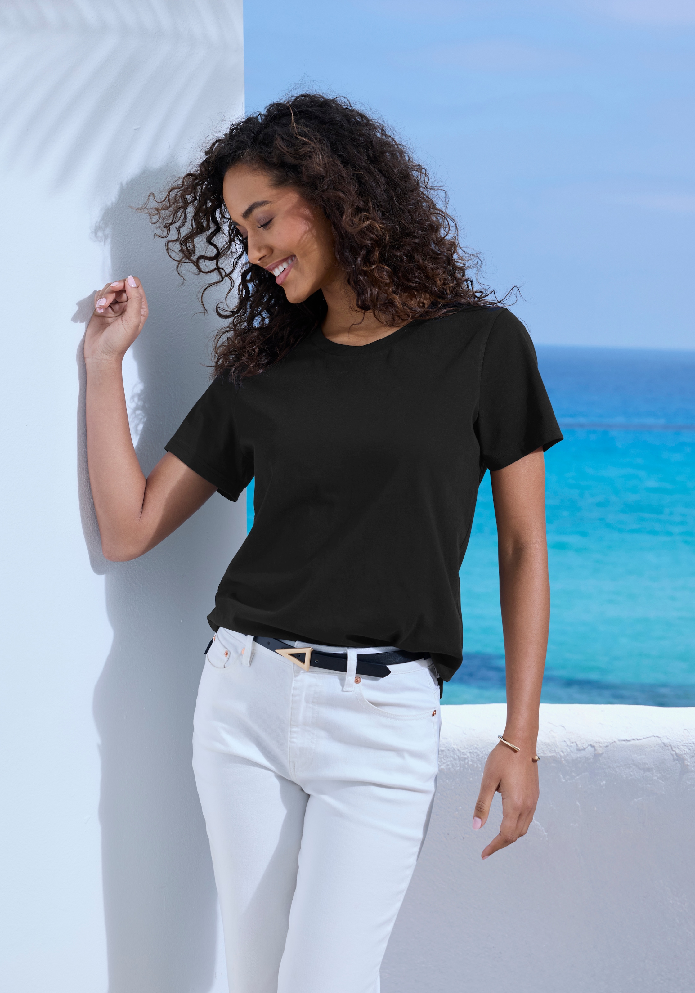 Beachtime T-Shirt »mit modischem Schlitz am Saum«, aus hochwertiger Baumwoll-Qualität