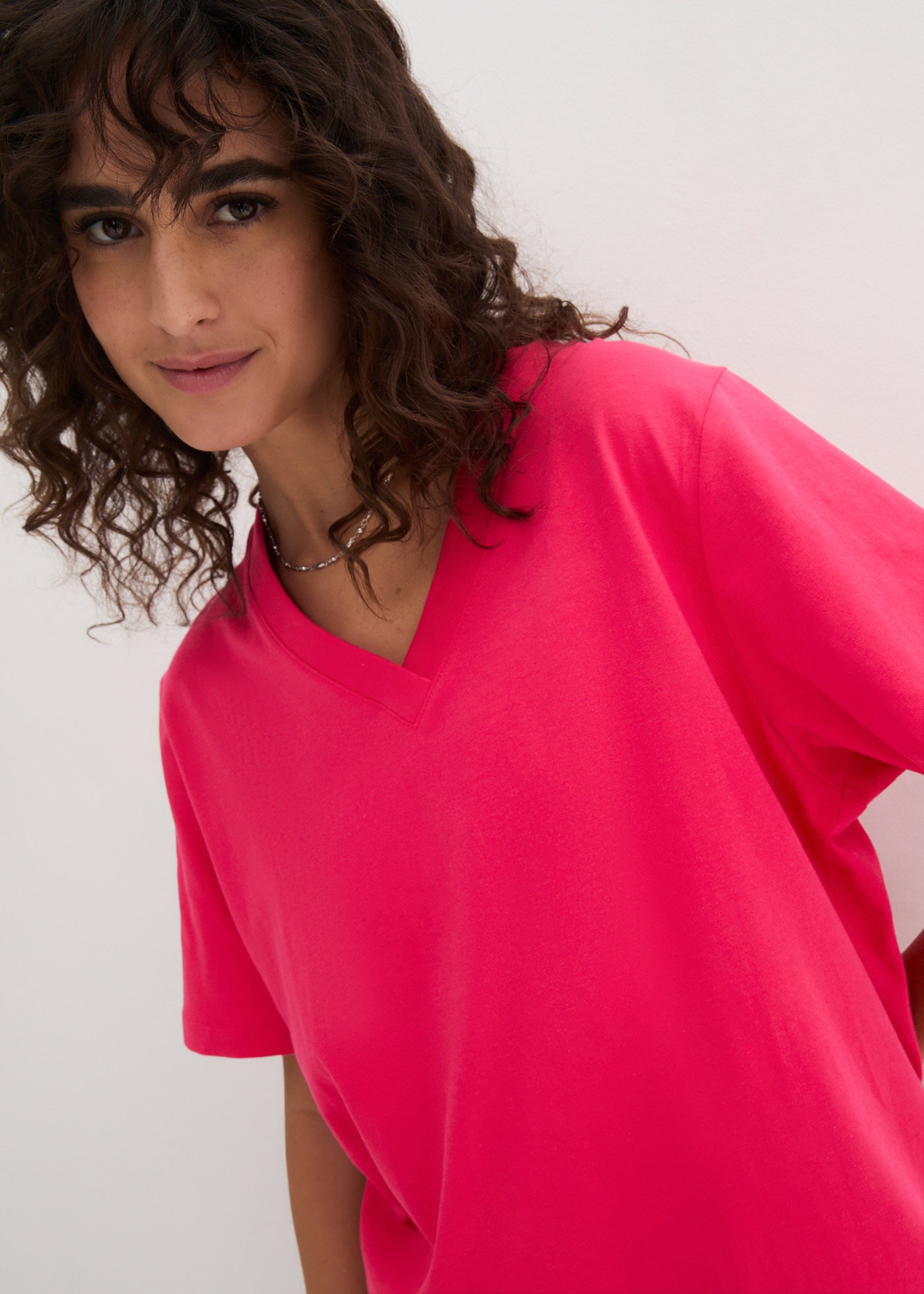 bonprix Longshirt »Weites Long-Shirt mit V-Ausschnitt, Kurzarm (5er Pack)« Packung, 5 tlg. lockere Passform, Kurzarm, mit V-Ausschnitt, unifarben