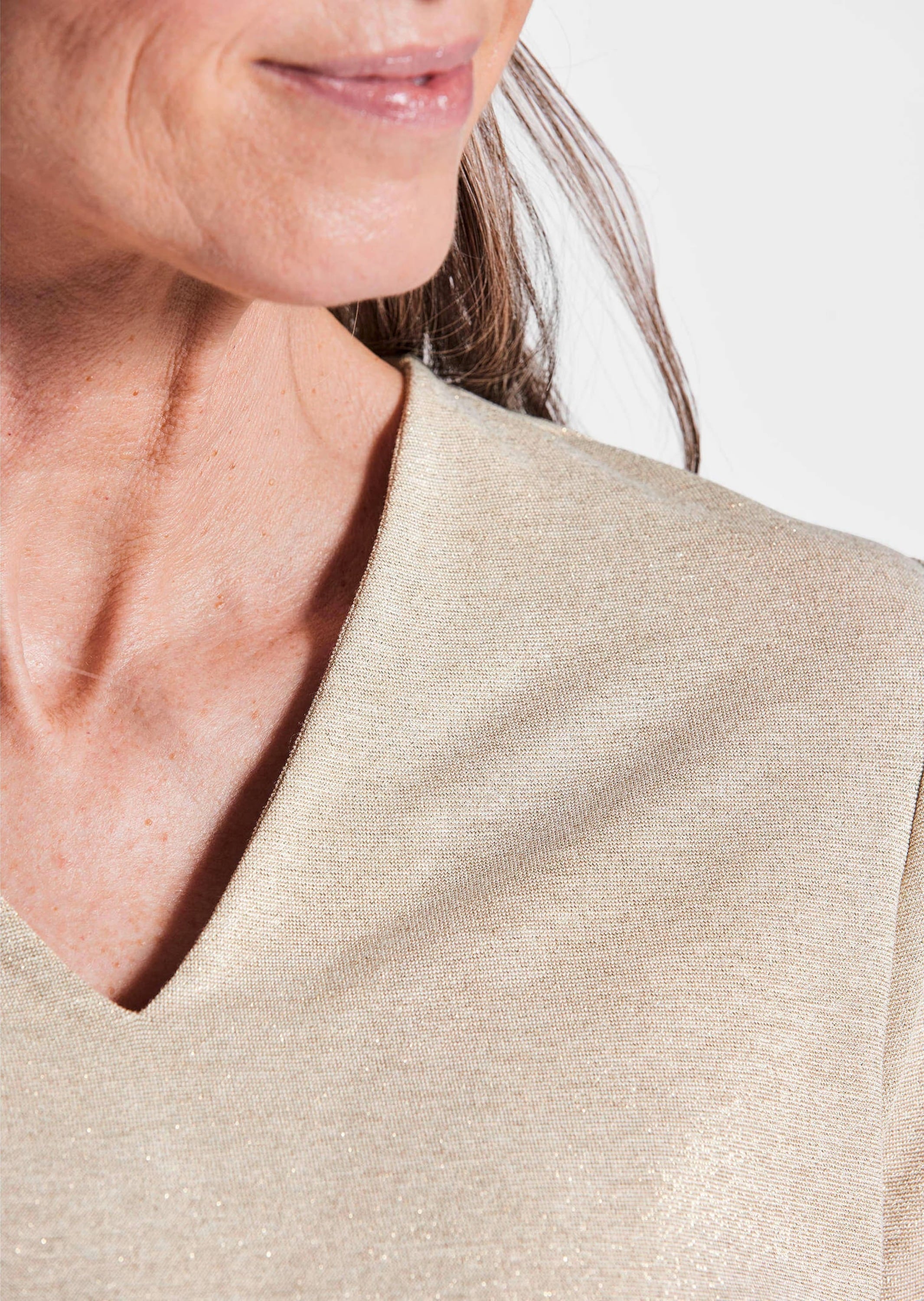 GOLDNER Kurzarmshirt »Braunes Halbarm-Shirt mit Glanzeffekt«