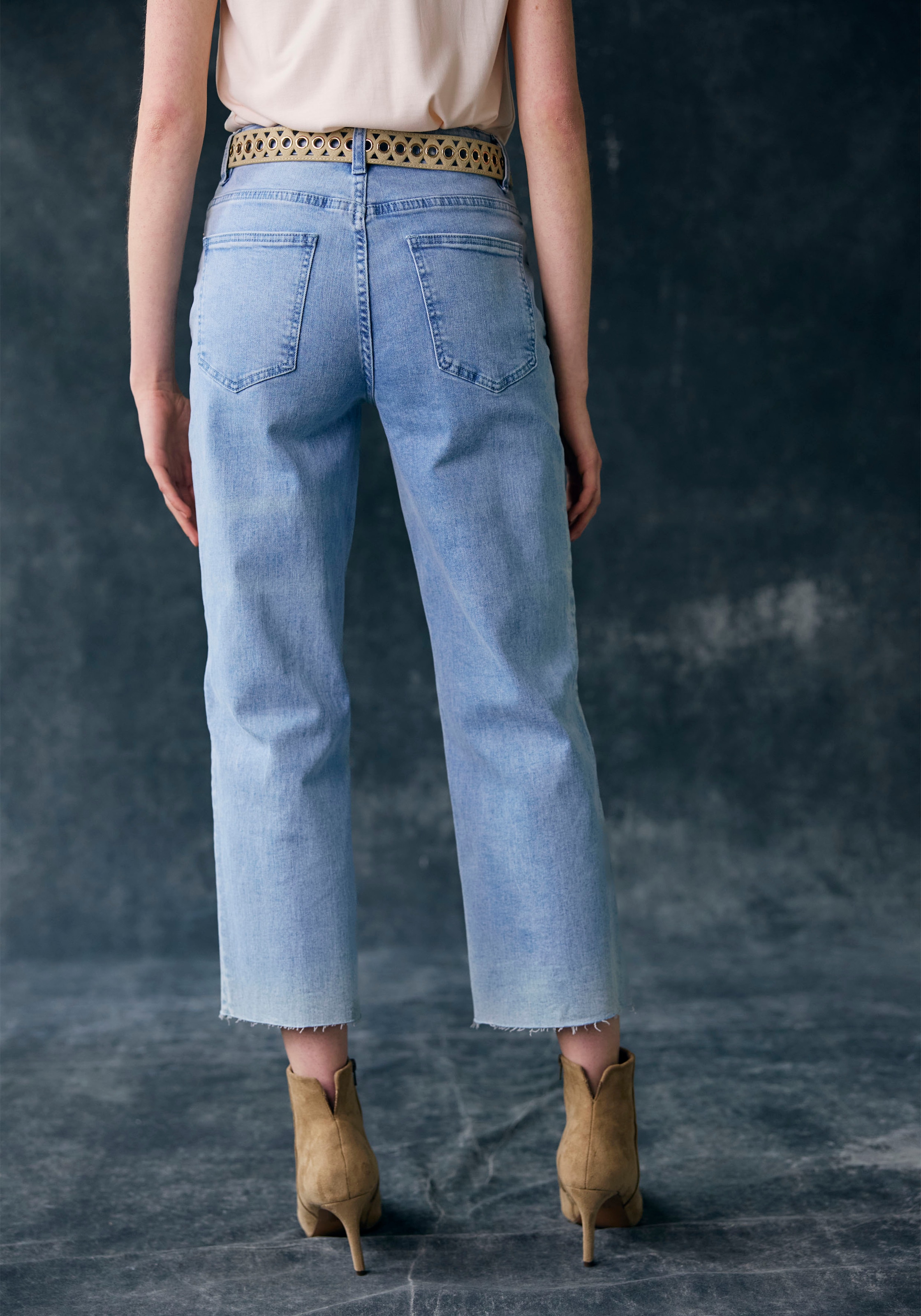 Buffalo Weite Jeans mit leicht ausgefranstem Beinabschluss, Culotte Jeans in 7/8-Länge