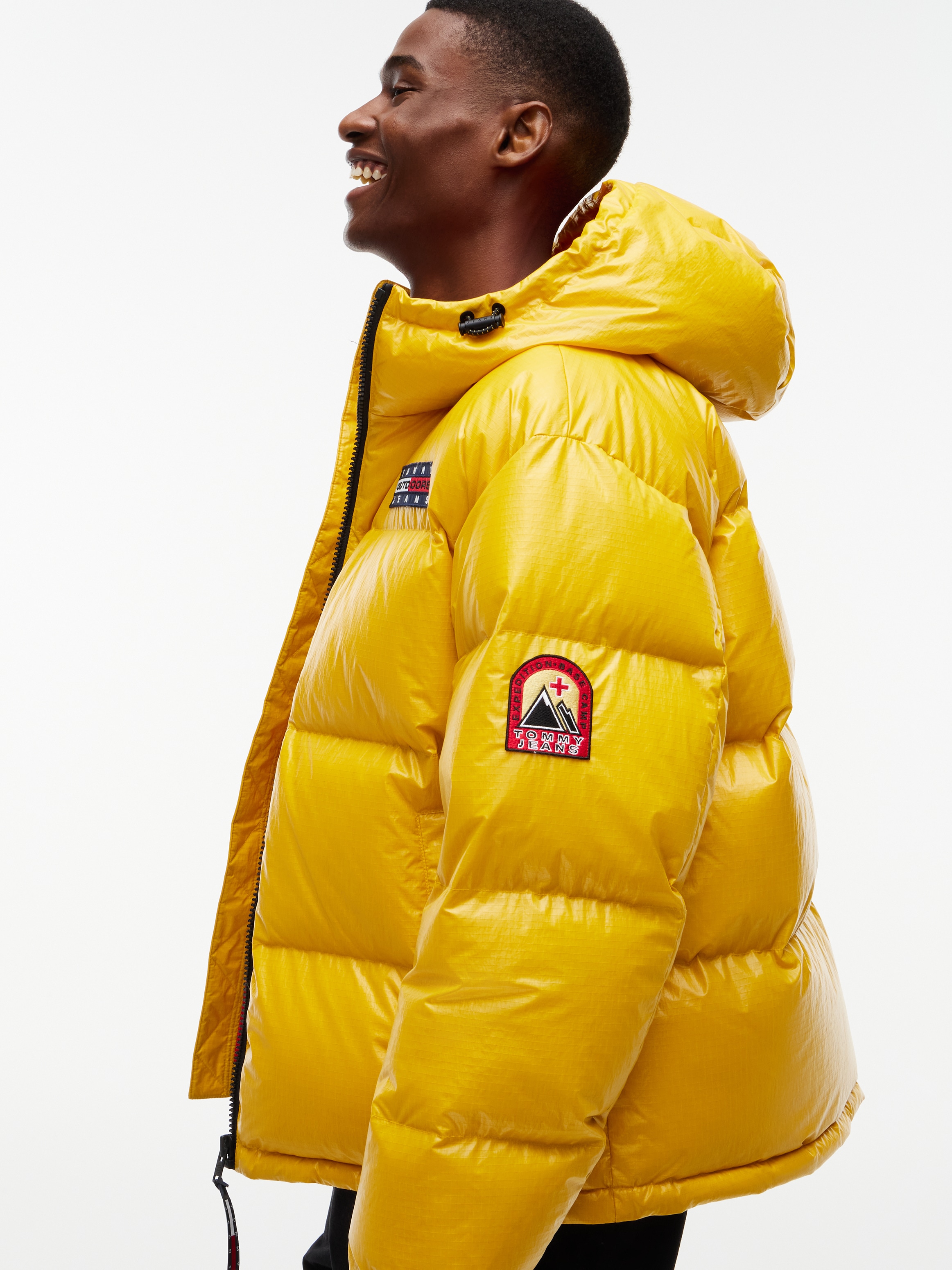 Tommy Jeans Daunenjacke »TJM ALASKA OUTDOORS DOWN« ohne Kapuze mit Daunenfüllung, leicht glänzende Oberfläche