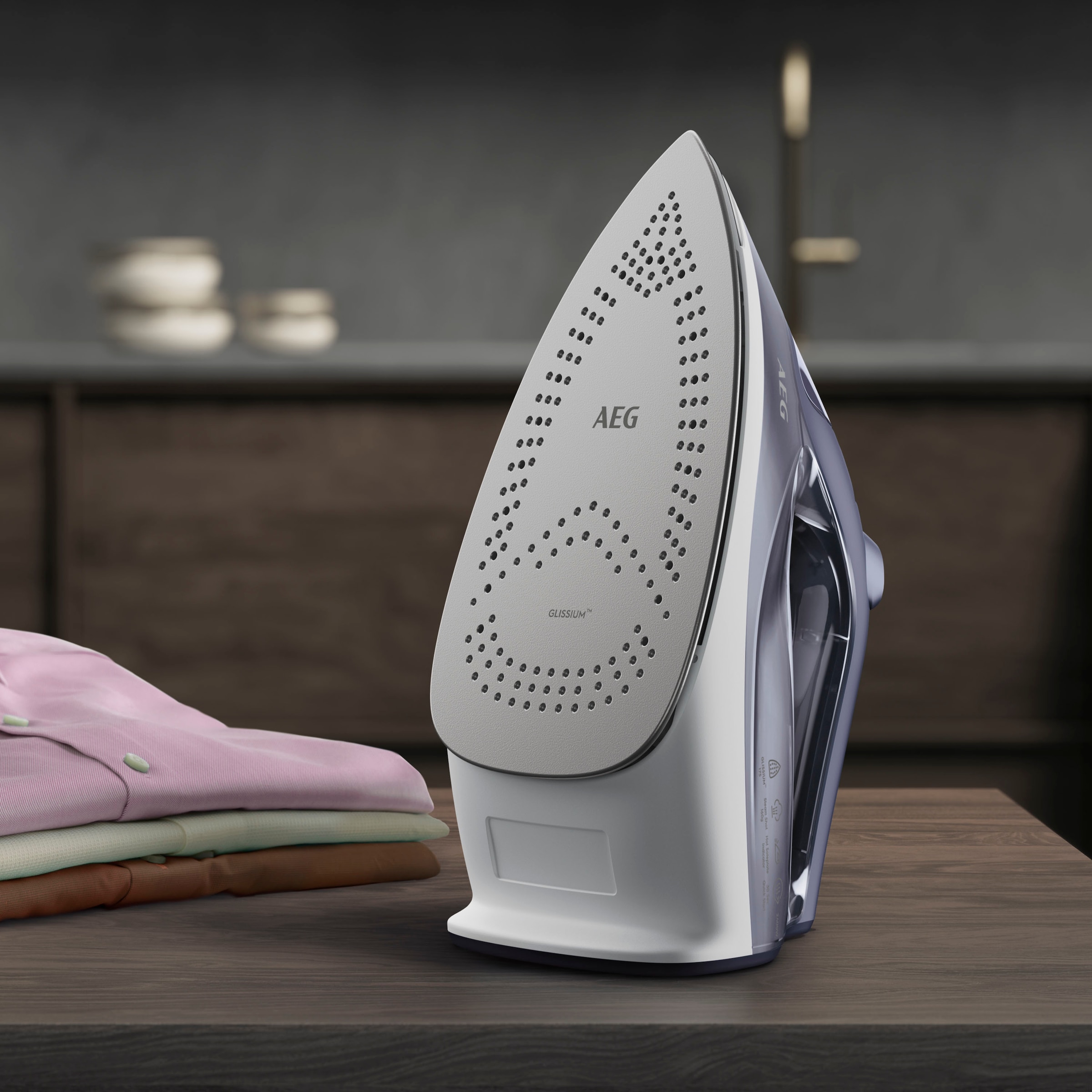 AEG Dampfbügeleisen »SI6-1-2MN«, 2400 W, Anti-Kalk System, Restwärmeanzeige, 160 g Dampfstoß