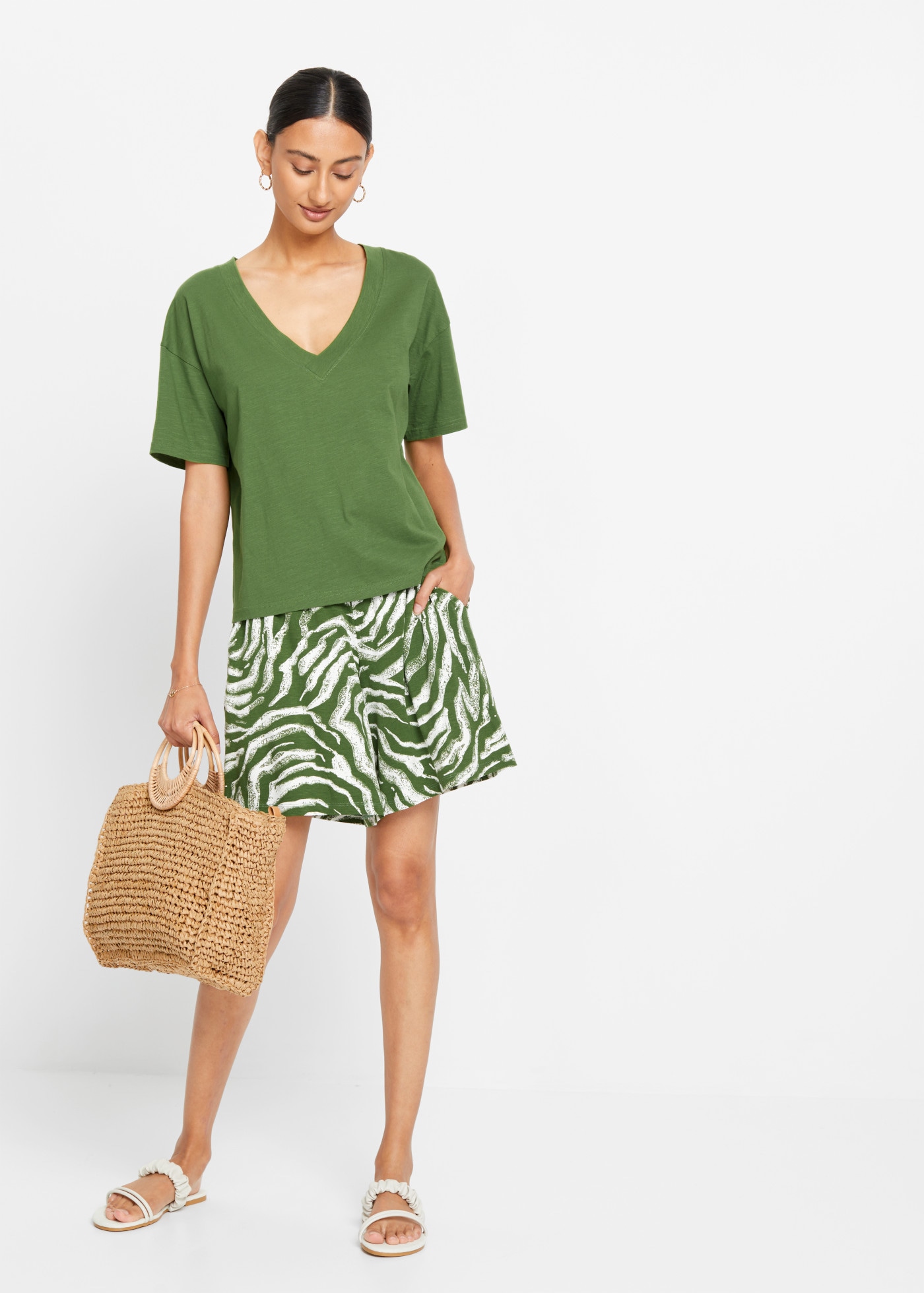 bonprix Shorts  mit Bequembund, Loose Fit, aus Viskose