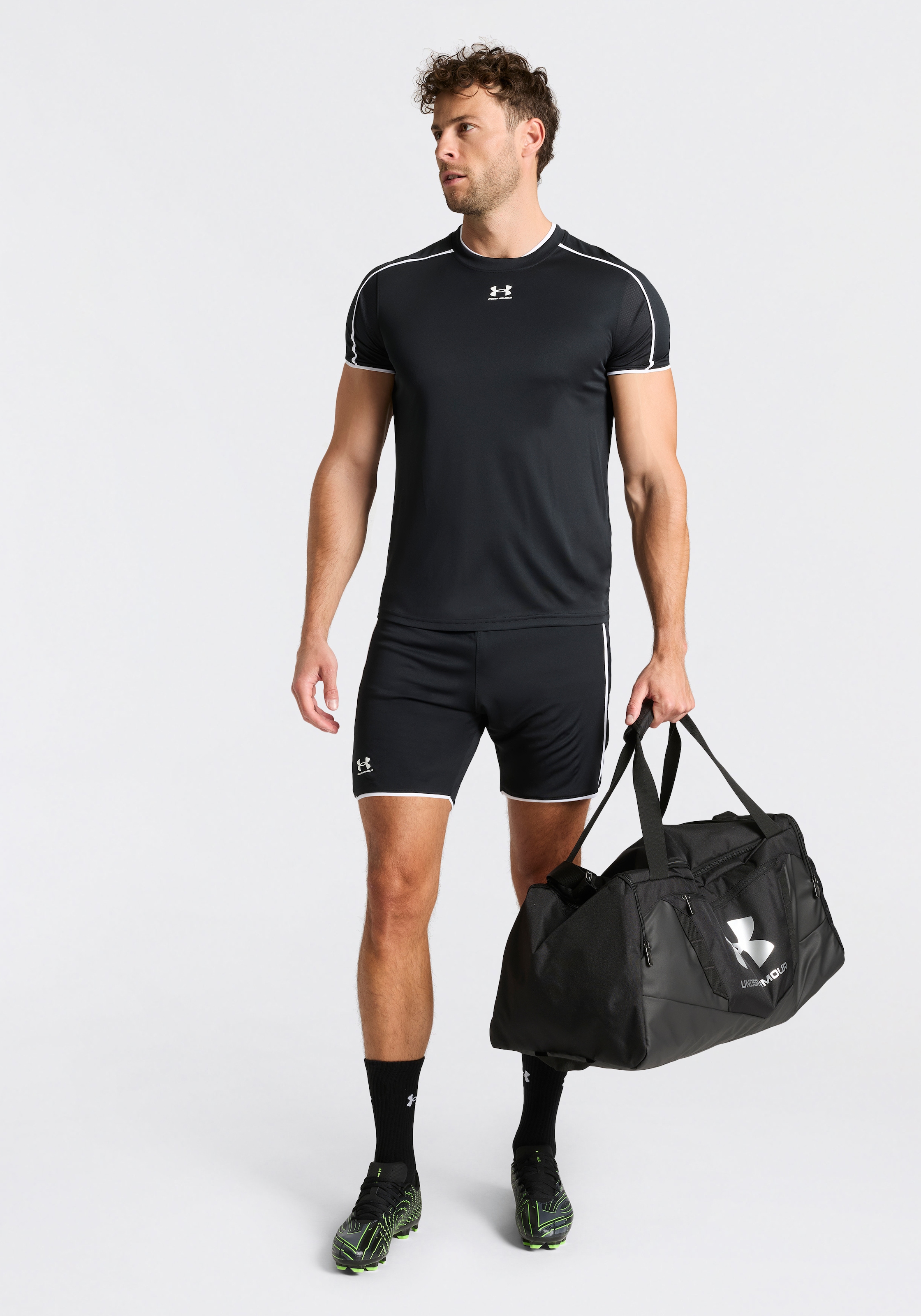 Under Armour® Trainingsshorts »UA M CHALLENGER TRAIN SHORT«  für vielseitige Aktivitäten, leichtes Material, Sportmode-Design