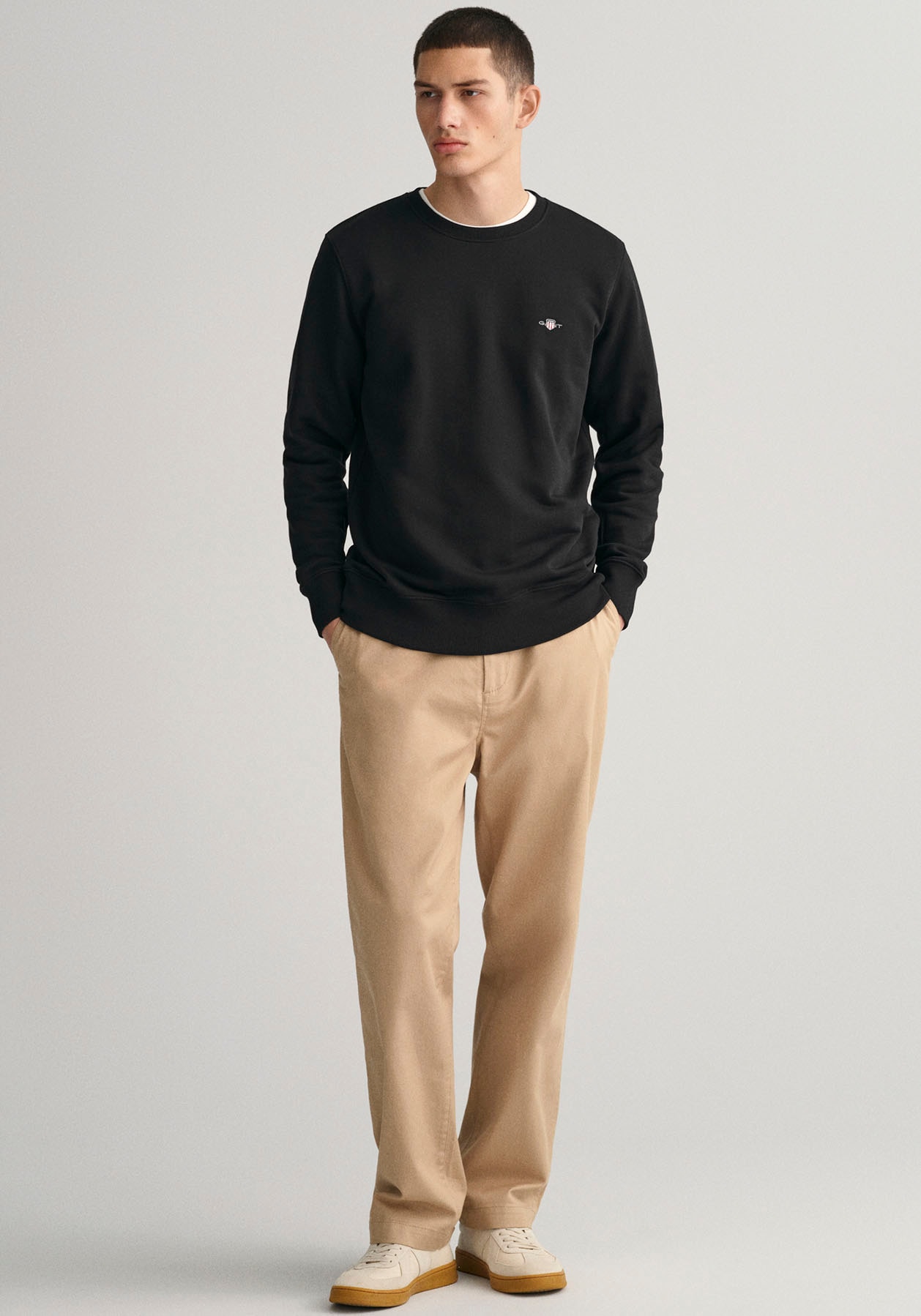 Gant Sweatshirt »REG SHIELD C-NECK SWEAT«, mit Logostickerei auf der Brust