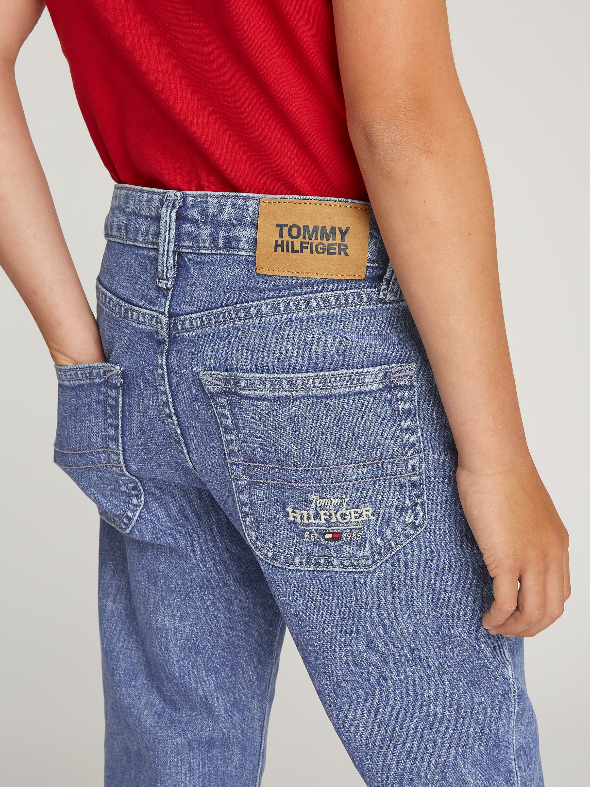 Tommy Hilfiger Straight-Jeans »MODERN STRAIGHT SALT&PEPPER«, mit Logostickerei