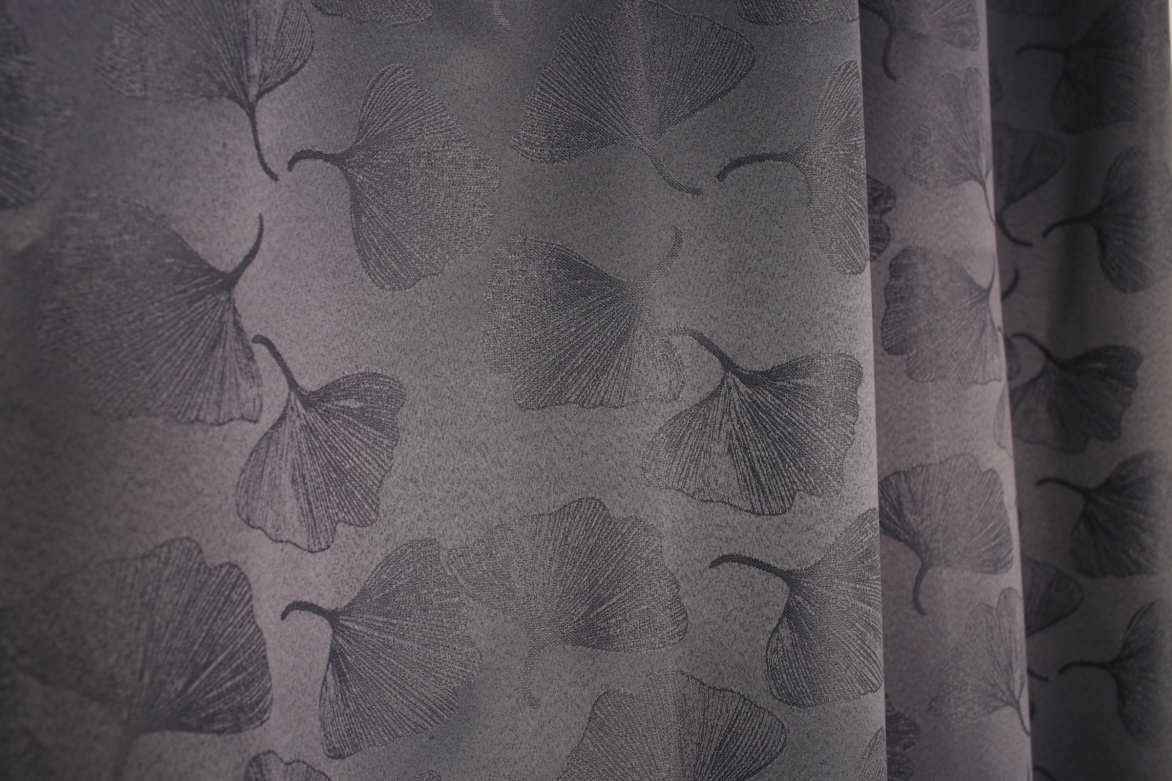 HOME WOHNIDEEN Vorhang »GINGKO« Multifunktionsband 1 Stk. tlg. Verdunkler, jacquardgemustertes Gingko-Blatt-Motiv, 100% verdunklend