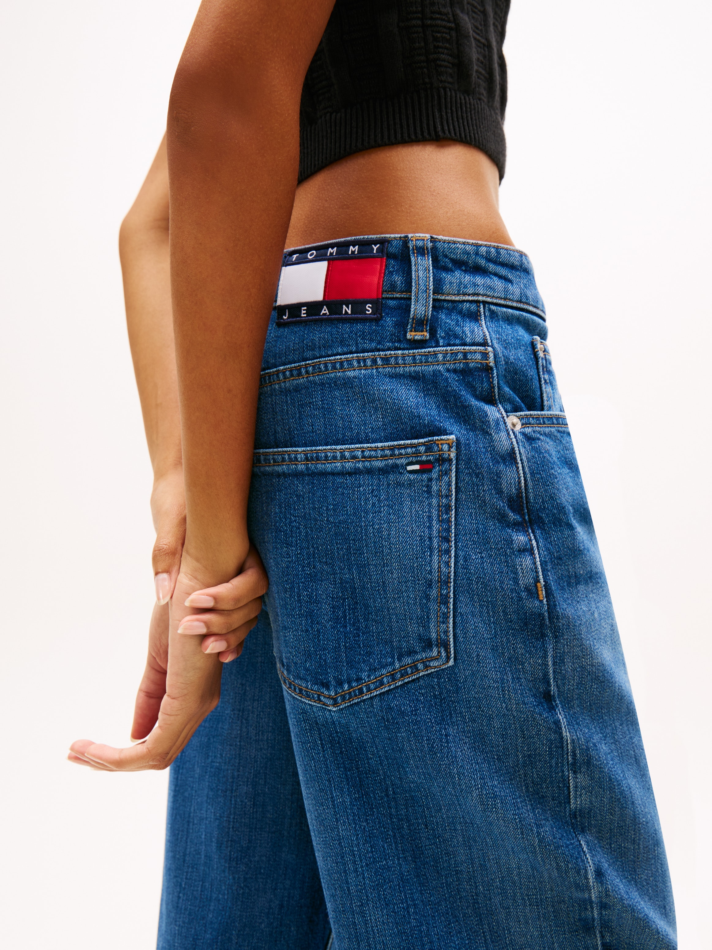 Tommy Jeans Relax-fit-Jeans »MIA MR RLXD STR« in blauer Waschung, mit Hammerschlaufe, Mid Rise