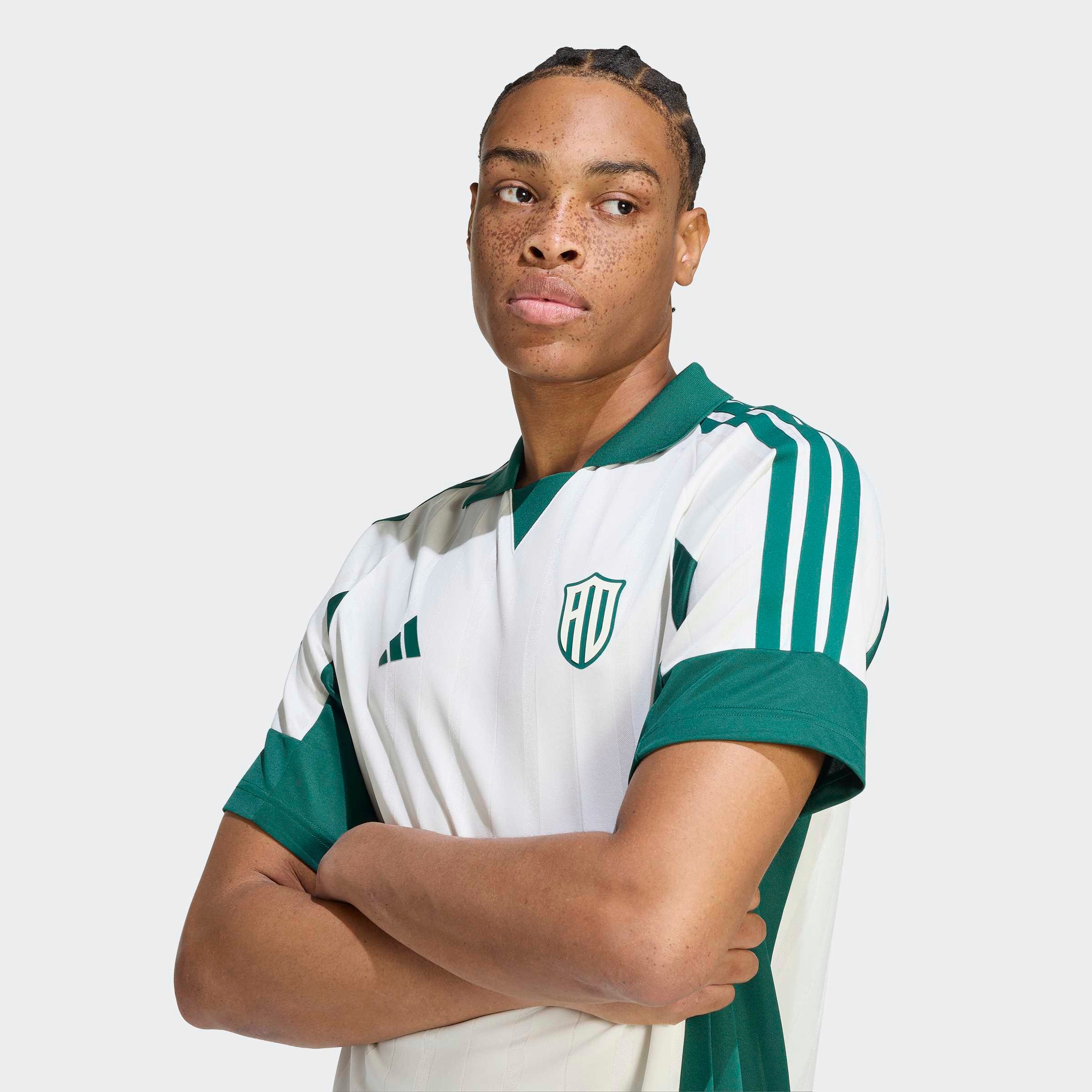 adidas Sportswear T-Shirt »CLIMACOOL LUX TIRO CREST GRAPHIC POLO« sportlicher Stil, aus Polyester, mit climacool®
