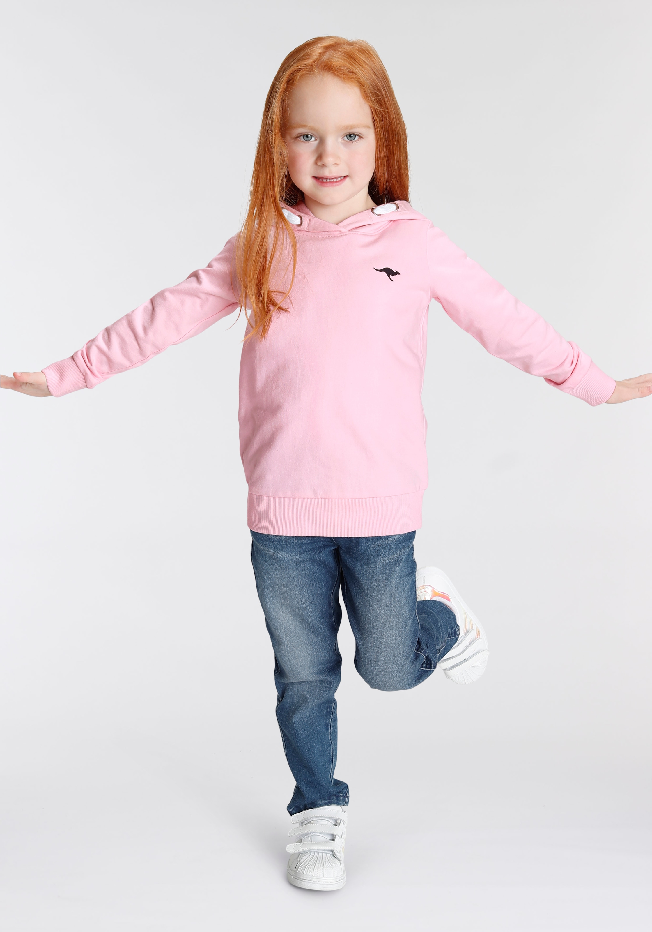 KangaROOS Kapuzensweatshirt »Kleine Mädchen«, Langarm, hüftlange Basic-Passform, stylischer Druck