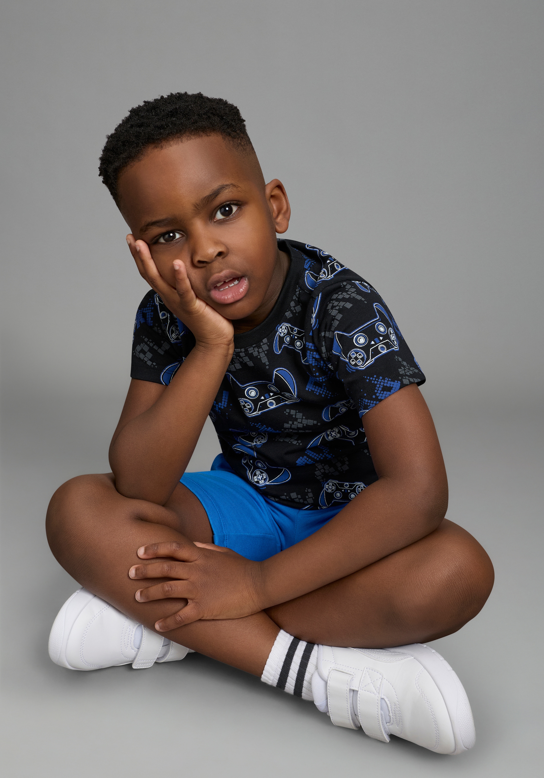 KIDSWORLD T-Shirt »2er Pack Shirts mit Gamer/Controller Print« Packung, 2, 2 tlg. Basic Passform, Rundhalsausschnitt, Allover-Druck, aus Baumwolle