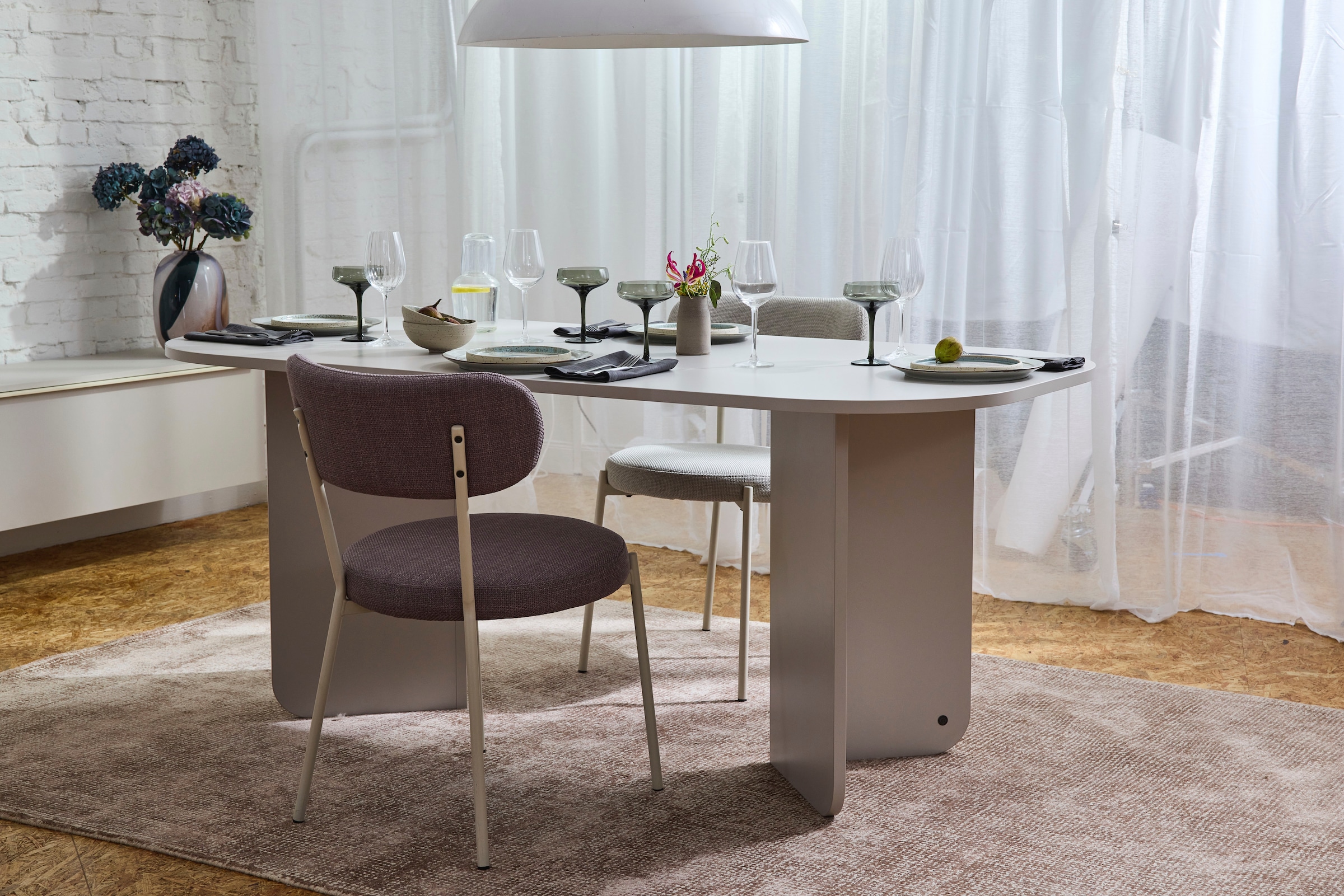 TOM TAILOR HOME Esstisch »ROUNDES TABLE«, Tischplatte und -beine mit gerundeten Ecken.