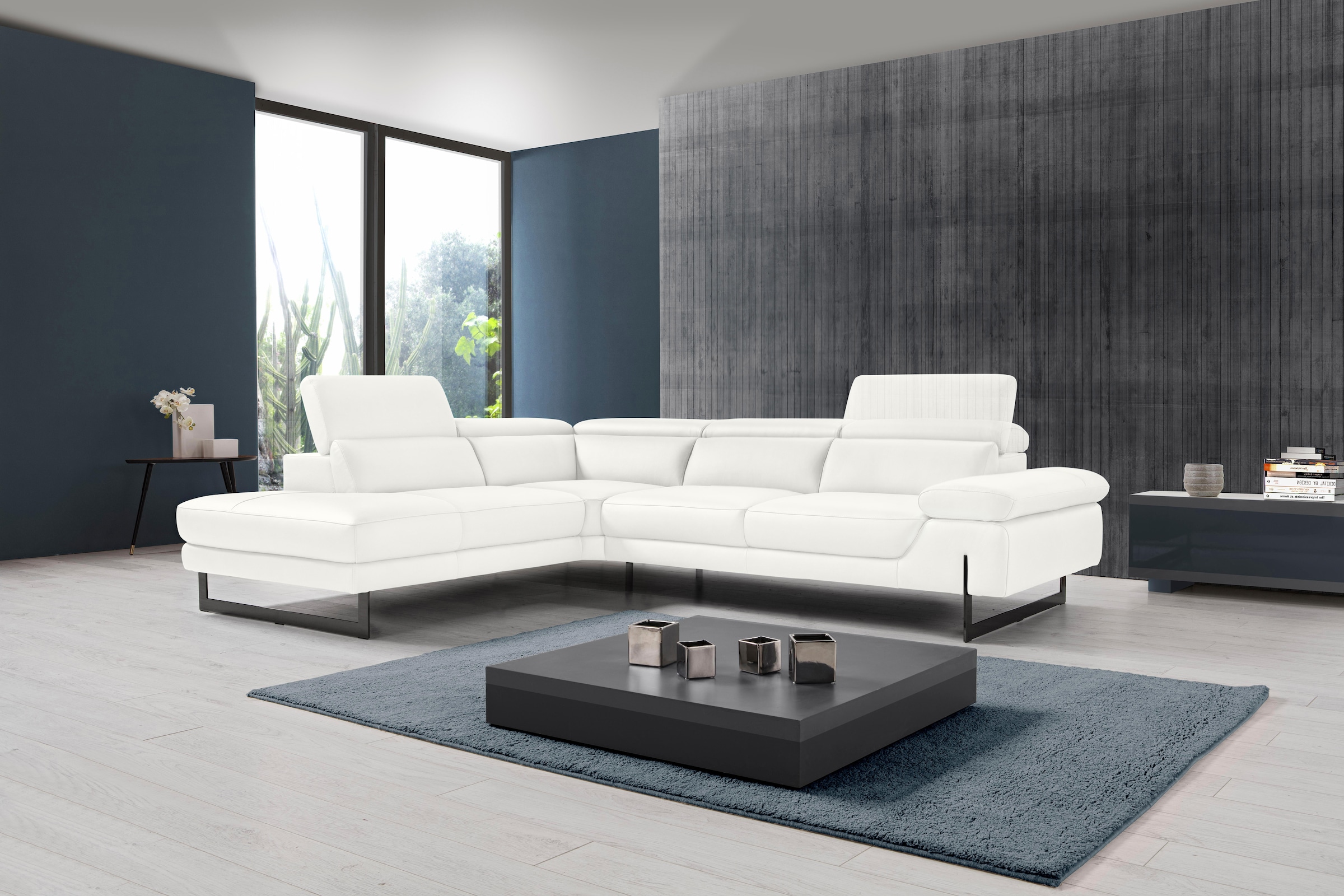 Egoitaliano Ecksofa »Queenie, extravagantes Sofa mit erstklassigem Sitzkomfort«, mit verstellbarer Armlehne und Kopfteilen für Wohlfühlkomfort