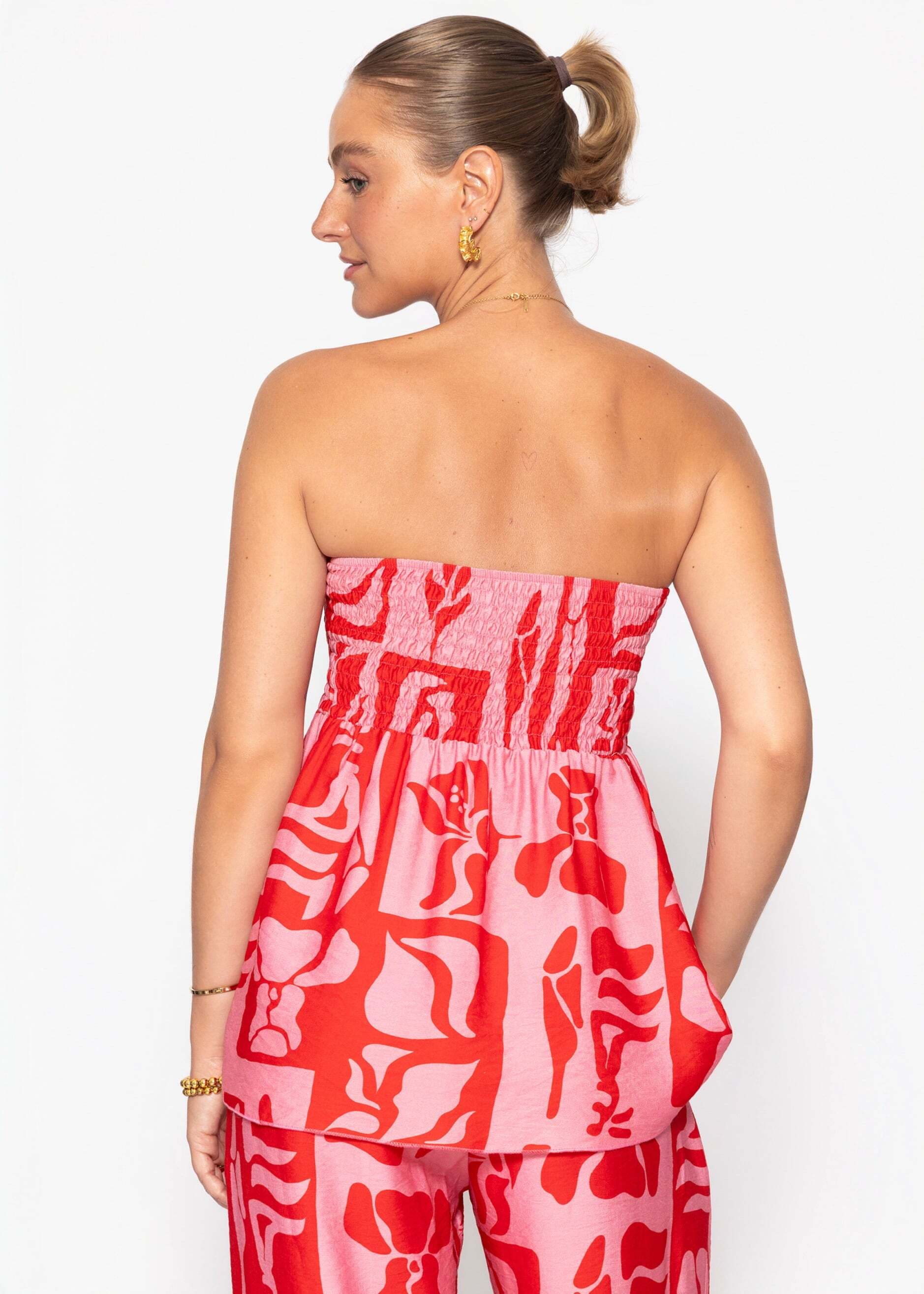 SASSYCLASSY T-Shirt »Bandeau Top mit Kunstprint« Gesmoktes Top mit locker fallendem Volant in fließender Passform