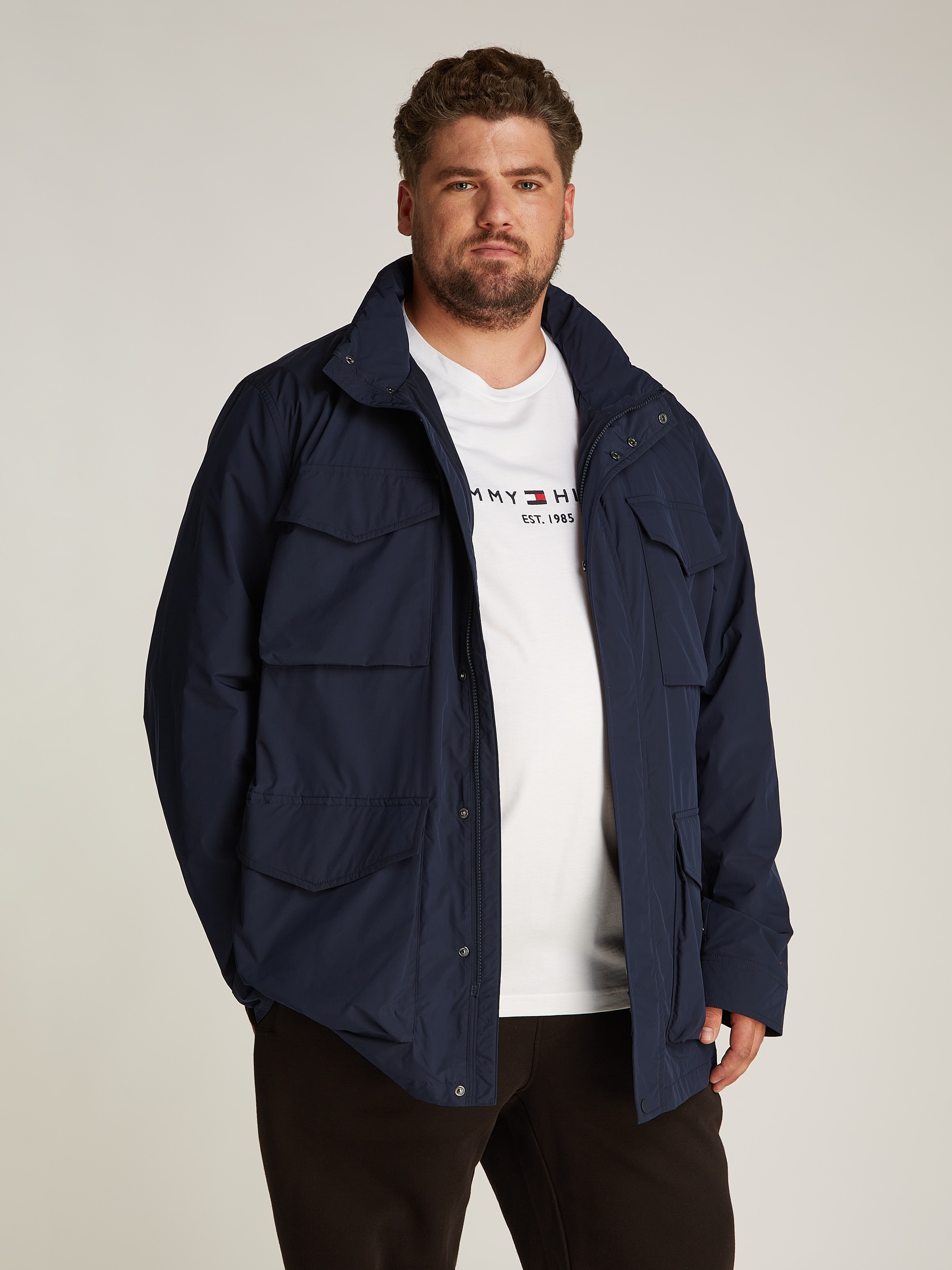 TOMMY HILFIGER Big & Tall Allwetterjacke »BT-LW PACKABLE FIELD JACKET-B«, in Großen Größen, Logostickerei