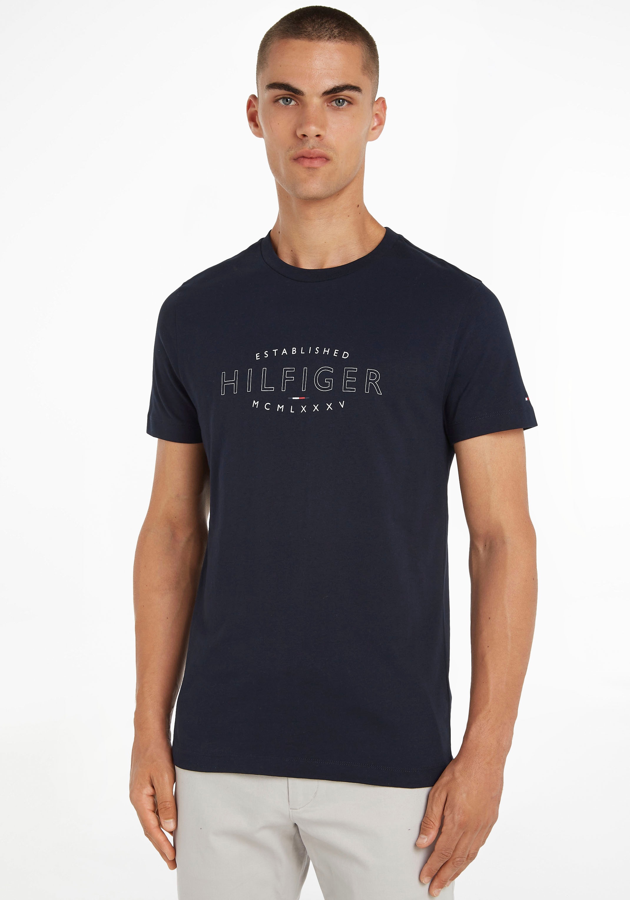 Tommy Hilfiger Rundhalsshirt »HILFIGER CURVE LOGO TEE«, mit Logostickerei  am Ärmel online kaufen bei OTTO