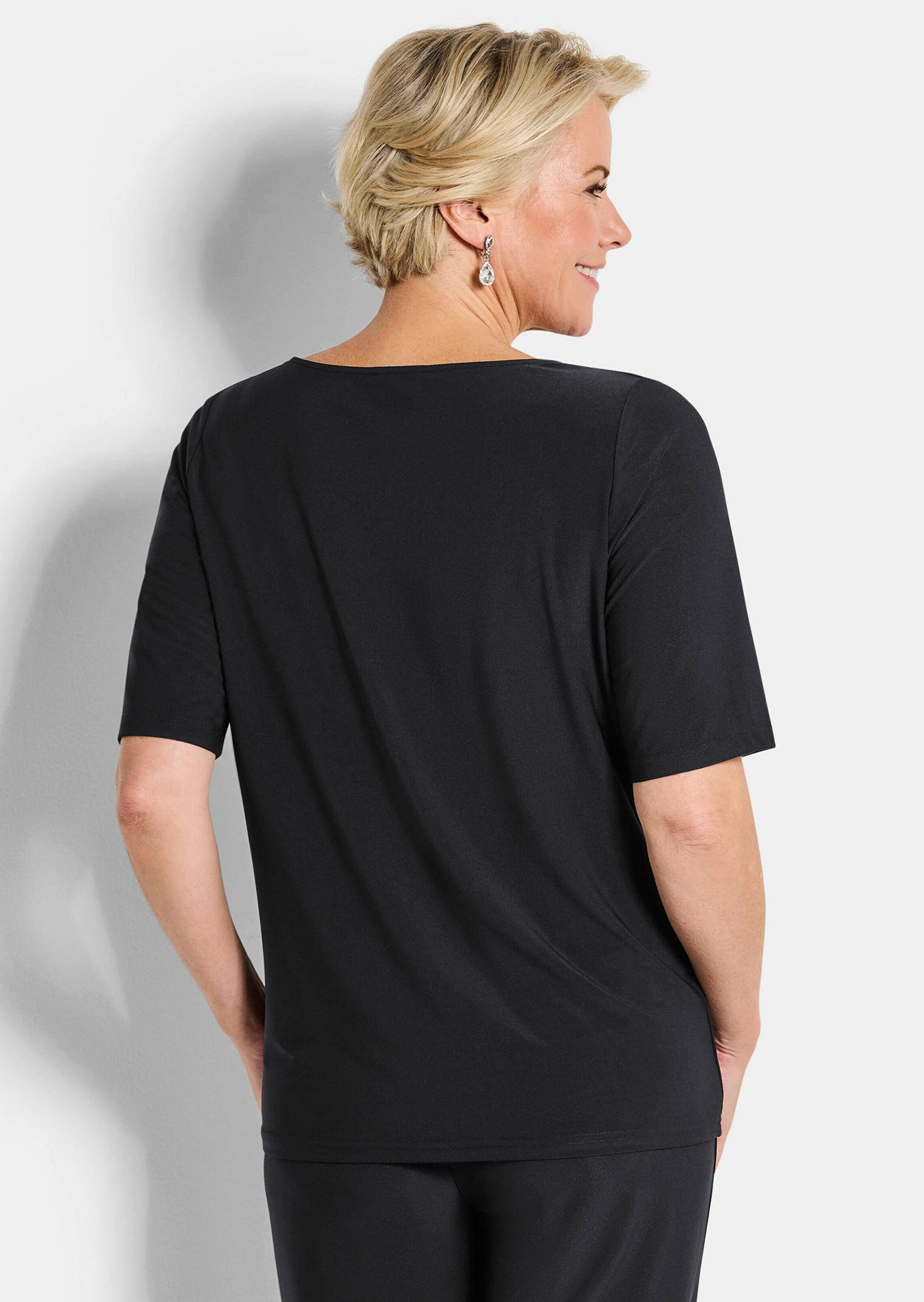 GOLDNER Kurzarmshirt »Jerseyshirt mit Glitzersteinen« Ton in Ton Hotfix am Wasserfallausschnitt