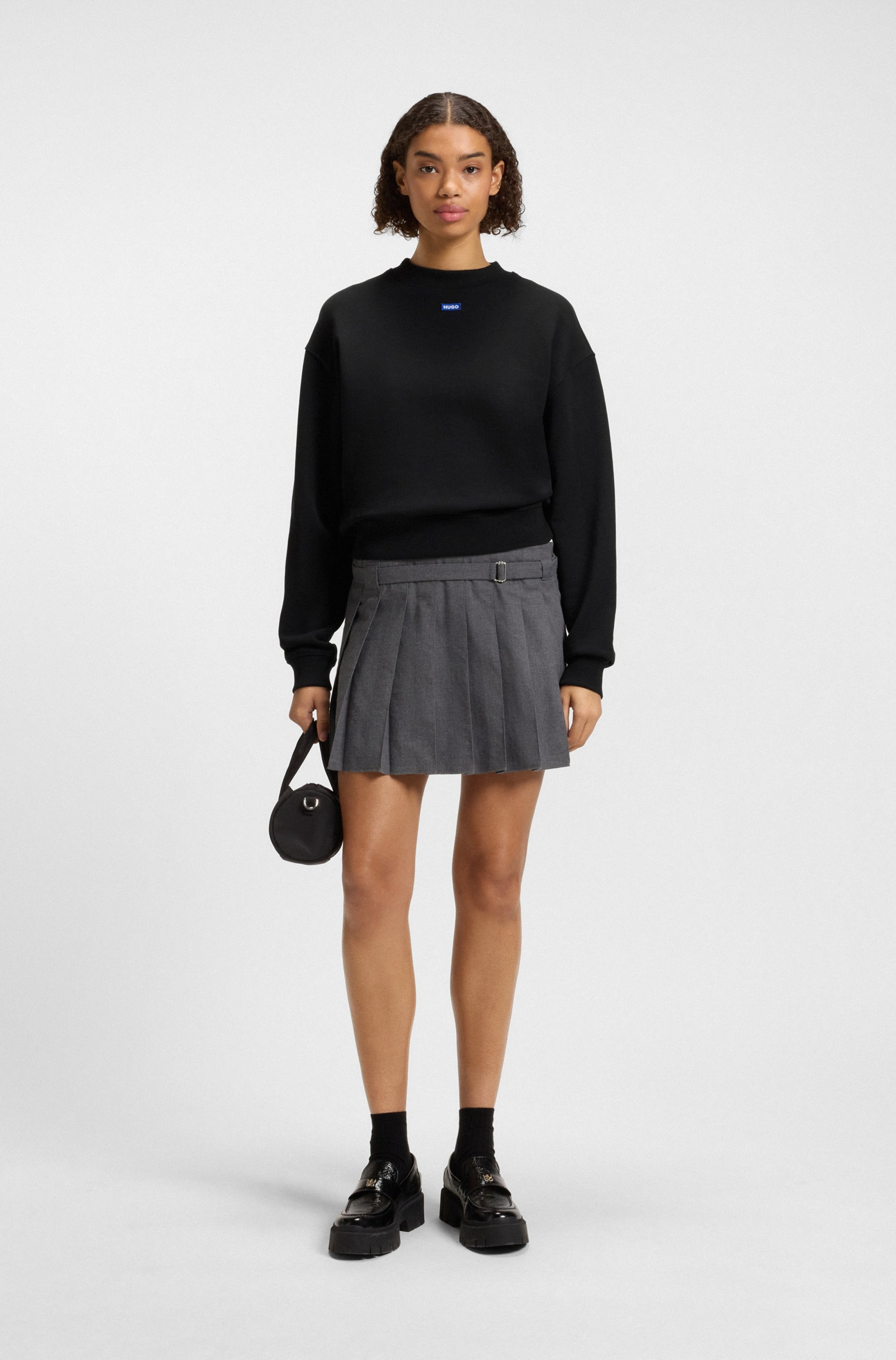 HUGO Blue Sweatshirt »Delessa«, mit Logoaufnäher