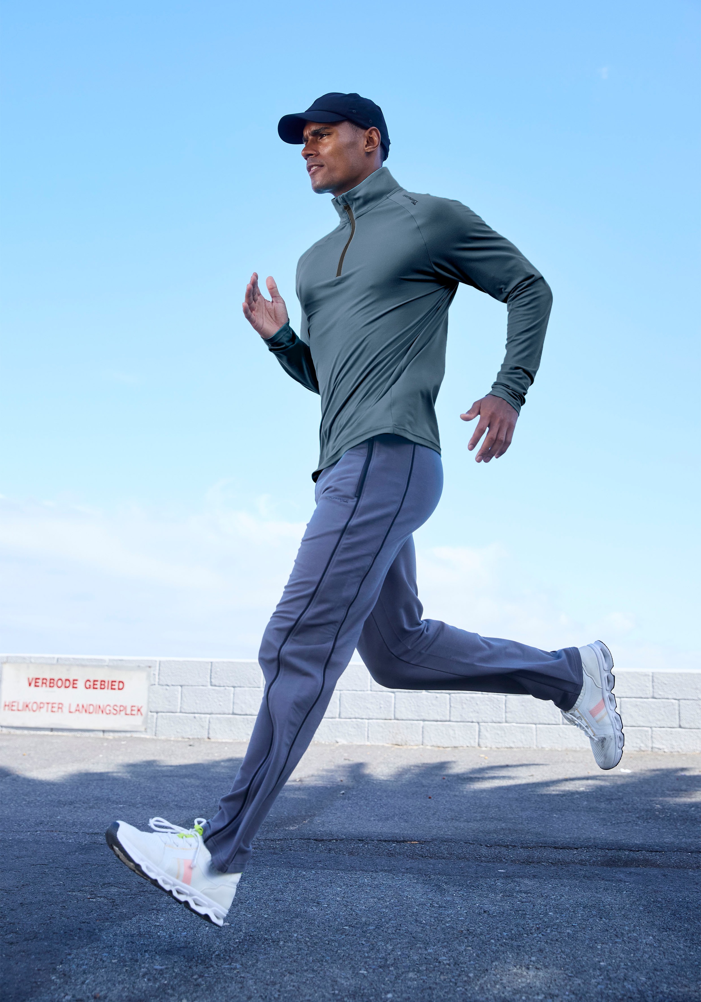 AUTHENTIC LE JOGGER Funktionsshirt mit Stehkragen und Reißverschluss