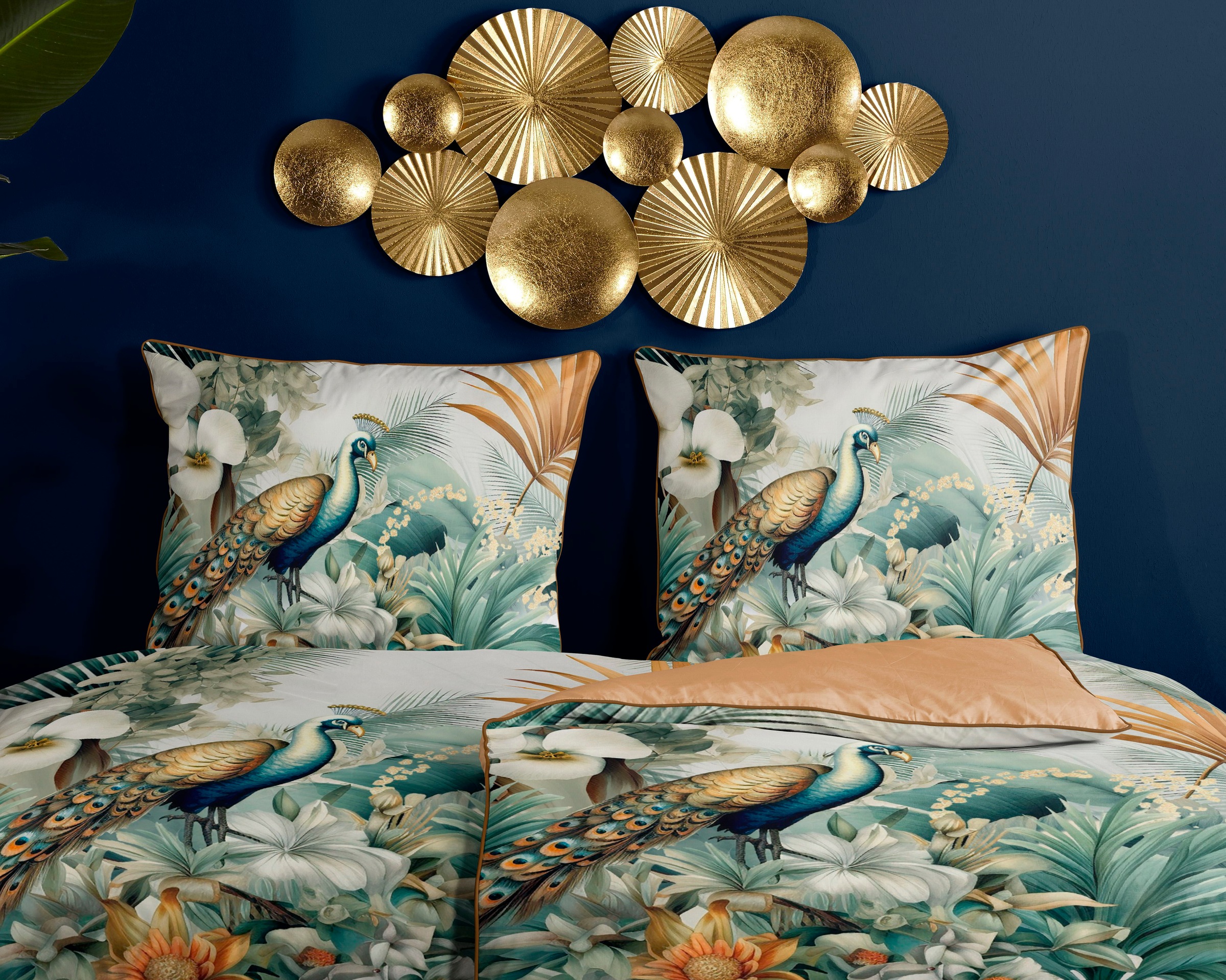 Descanso Wendebettwäsche »Dana1«, Mako Satin, 135x200, Biese, Reißverschluss, Wendeoptik, Blumen, Pfau