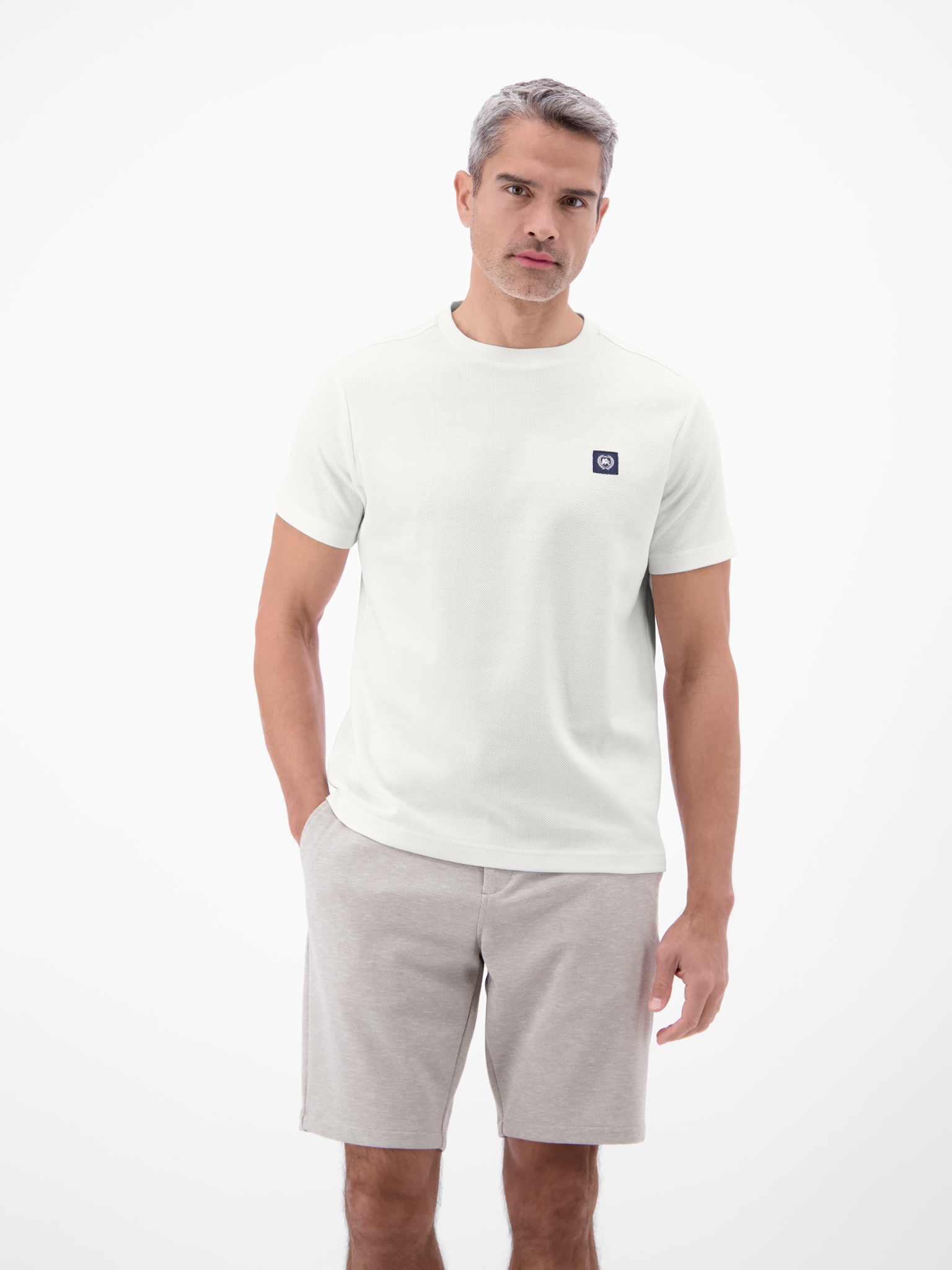 LERROS Rundhalsshirt mit Logo-Badge und in Waffle-Optik