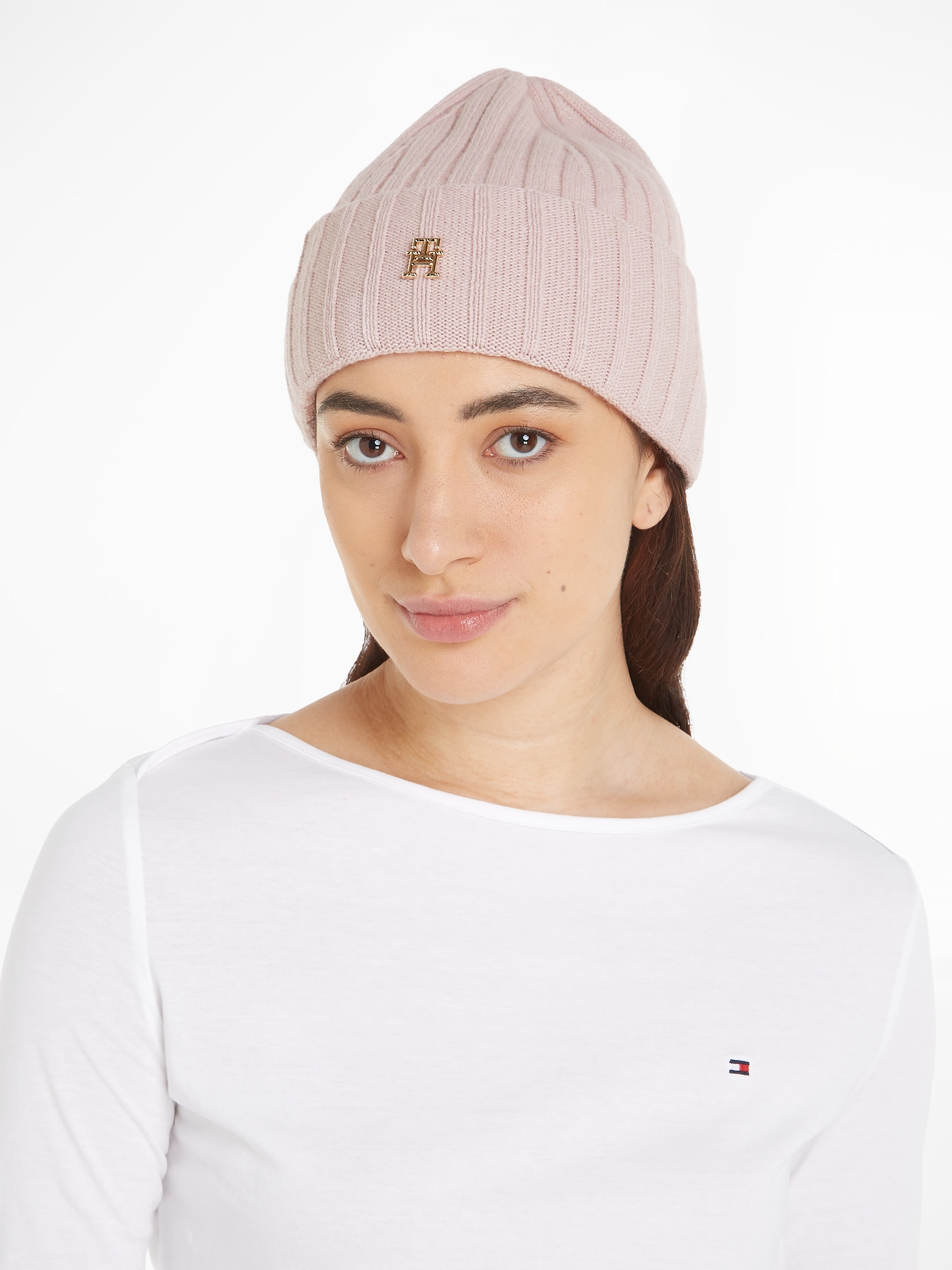 Tommy Hilfiger Strickmütze »ESSENTIAL CHIC BEANIE«, mit Markenlabel aus Metall