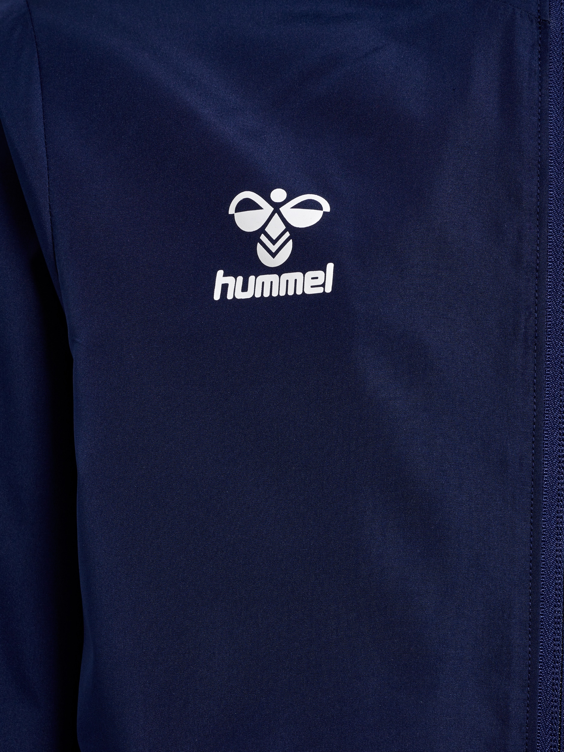 hummel Allwetterjacke »HMLESSENTIAL AW JACKET KIDS« mit Kapuze sportlicher Stil, atmungsaktiv, wasser- und schmutzabweisen