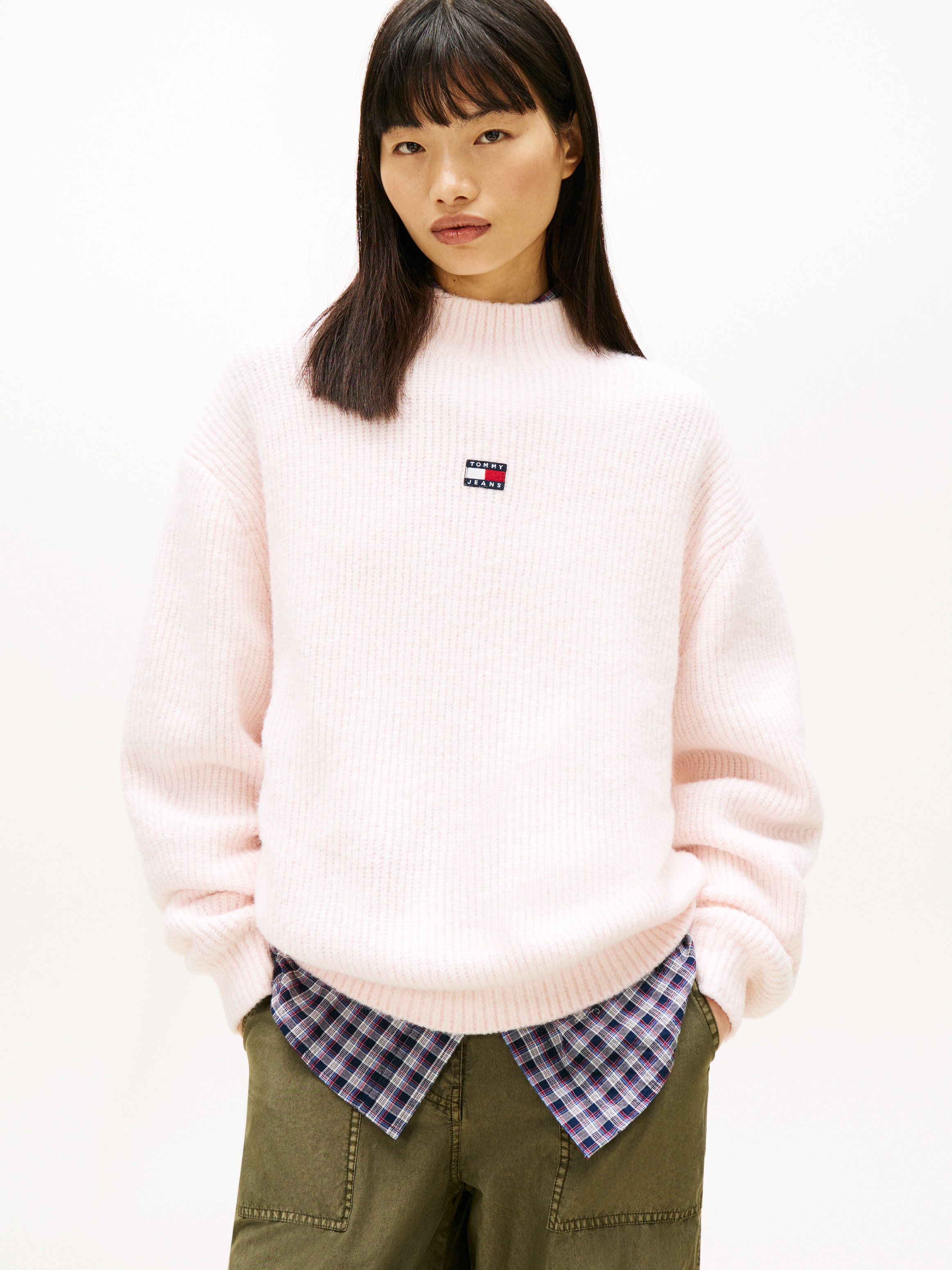 Tommy Jeans Strickpullover »TJW MOCKNECK BADGE SWEATER EXT«