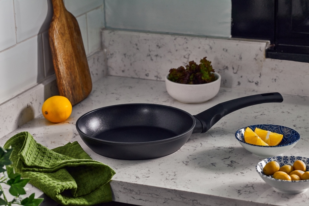 RESTO Kitchenware Pfannen-Set »Sagitta, antihaftbeschichtet und spülmaschinenfest« Aluminium Set, 1x Bratpfanne Ø 20, 1x Bratpfanne Ø 24, 1x Bratpfanne Ø 28, 3 Stk. tlg. für alle Herdarten geeignet, auch Induktion