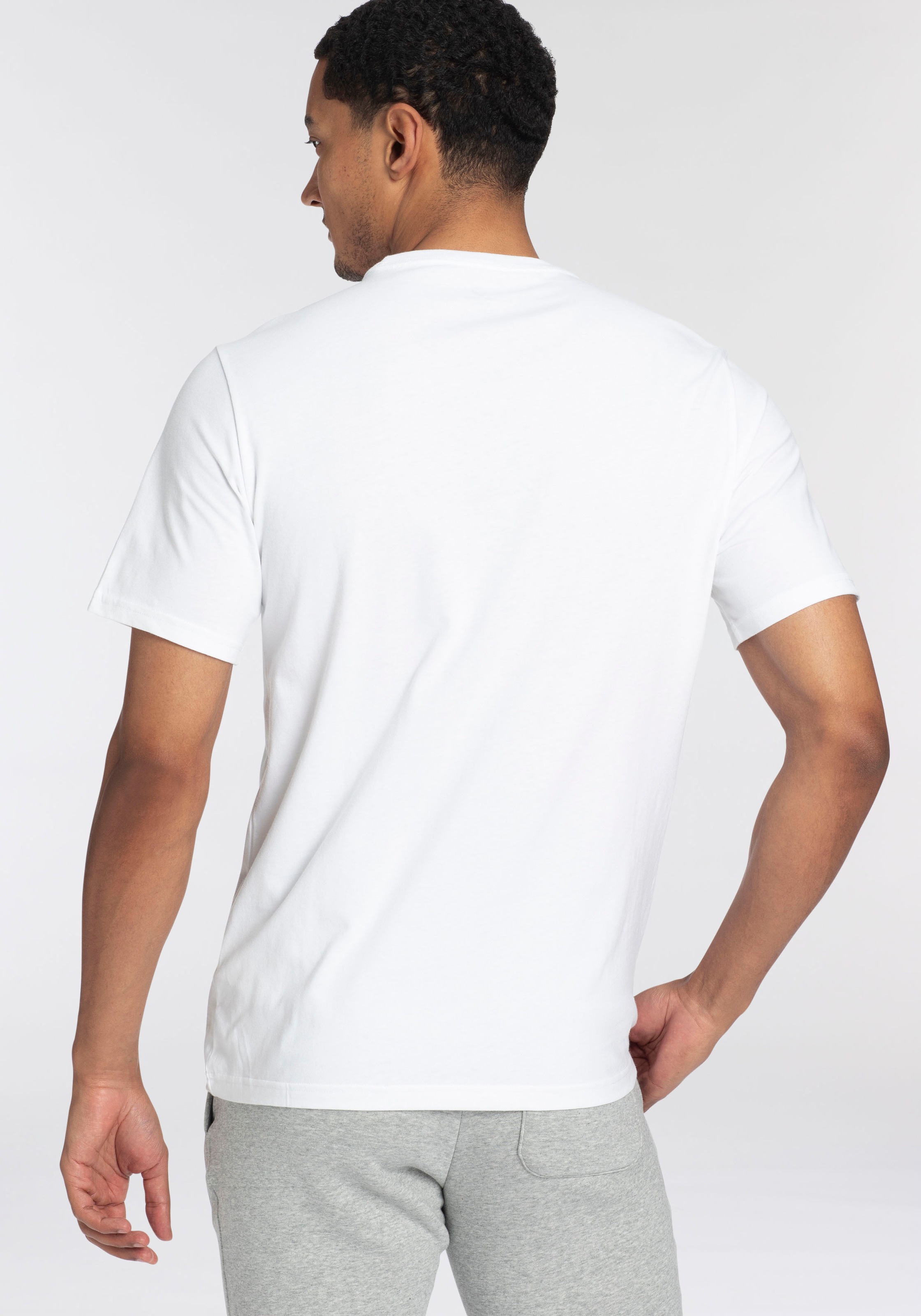 Converse T-Shirt »CONVERSE GO-TO ALL STAR PATCH STANDARD-FIT T-SHIRT« 1 Stk. Unisex