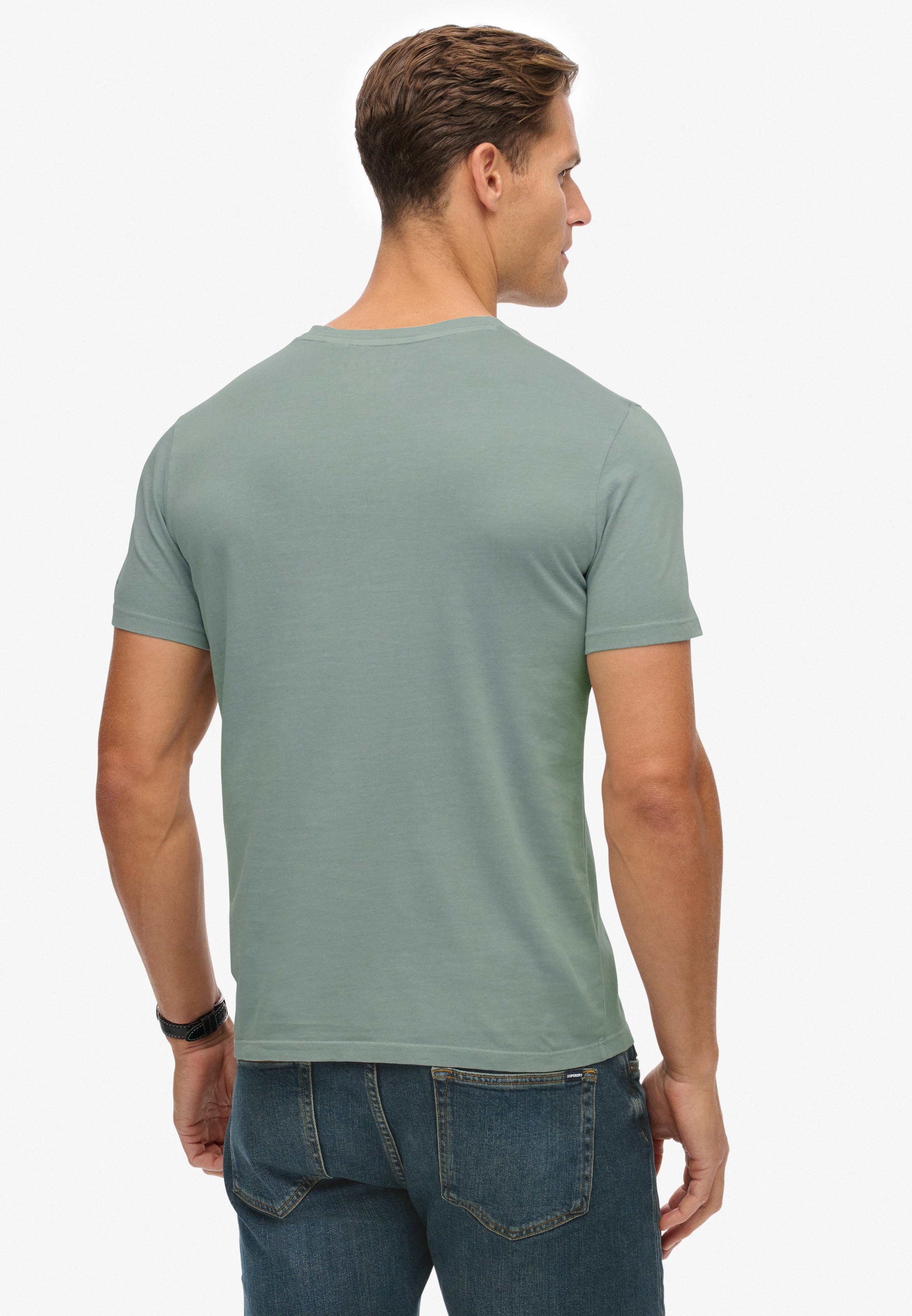 Superdry Rundhalsshirt »CLASSIC ESSENTIAL POCKET TEE«, mit stylischer, aufgesetzter Brusttasche