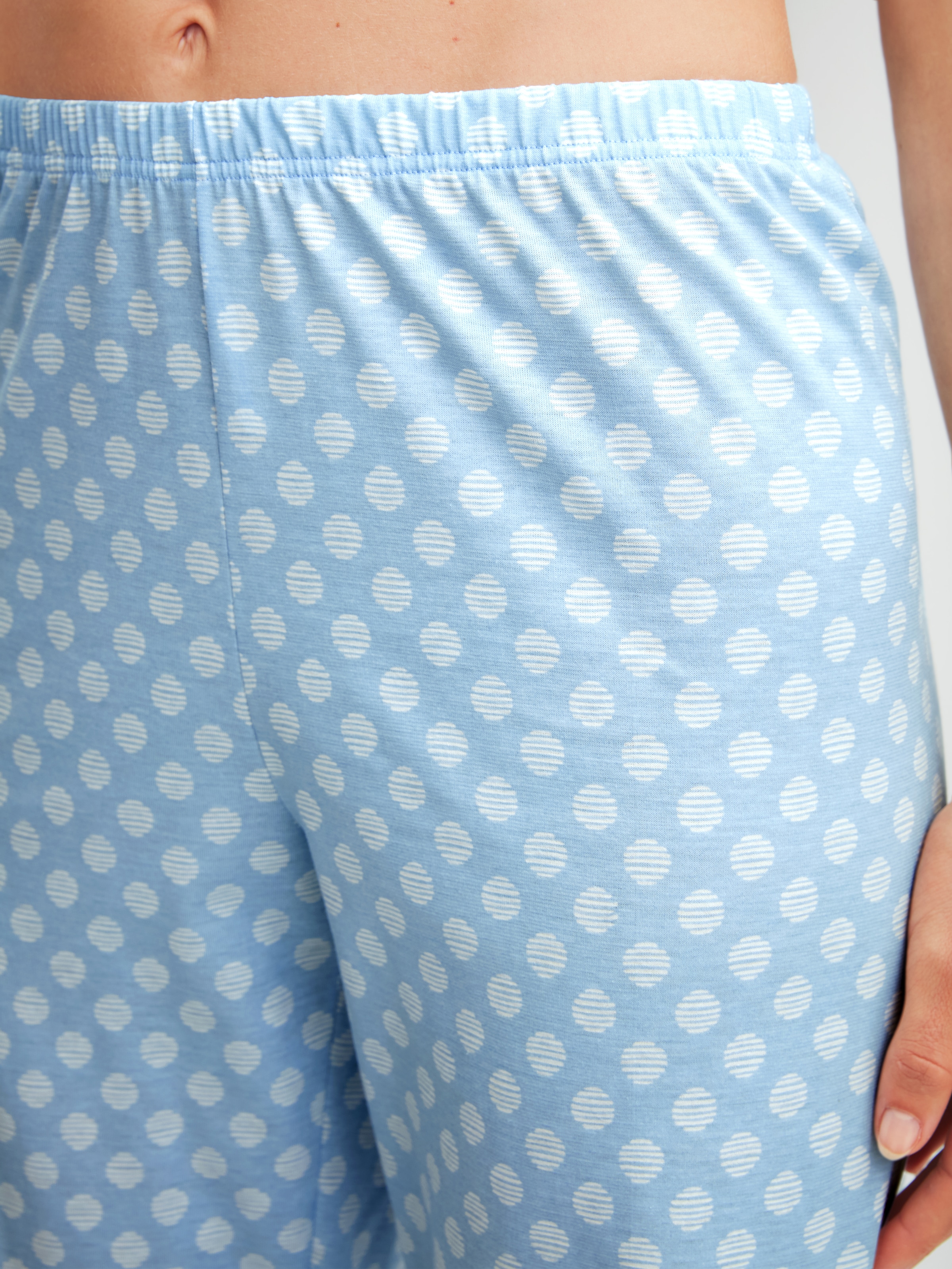 CALIDA Schlafanzug »Lovely Nights« 2 mit langen Ärmeln, Knöpfe, Allover-Print