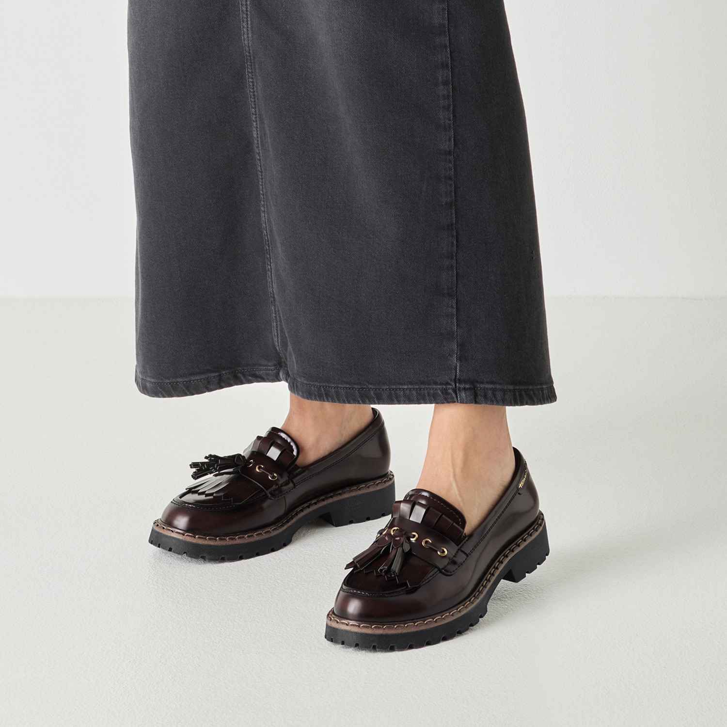 Tamaris Slipper  Halbschuh, Loafer, Businessschuh mit modischen Quasten und Durchzügen